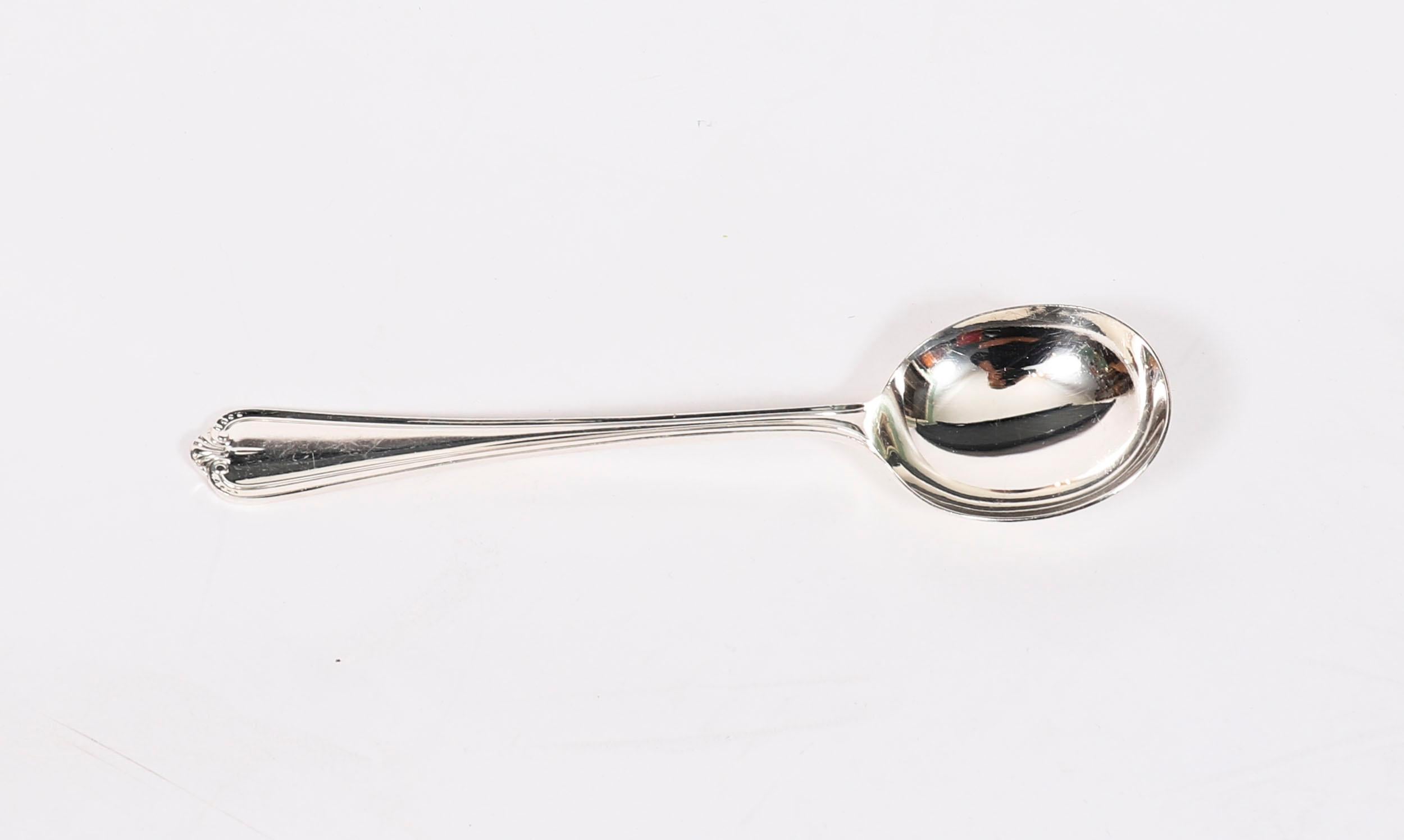 Vintage By Silver Plated Cased 110 Piece Canteen Cutlery 20ème siècle en vente 1