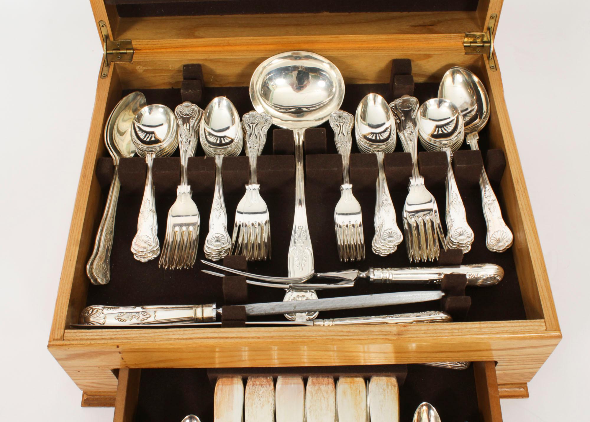 Vintage English Silver Plated Cased 141 Piece 12 Setting Canteen Cutlery For Sale 10
