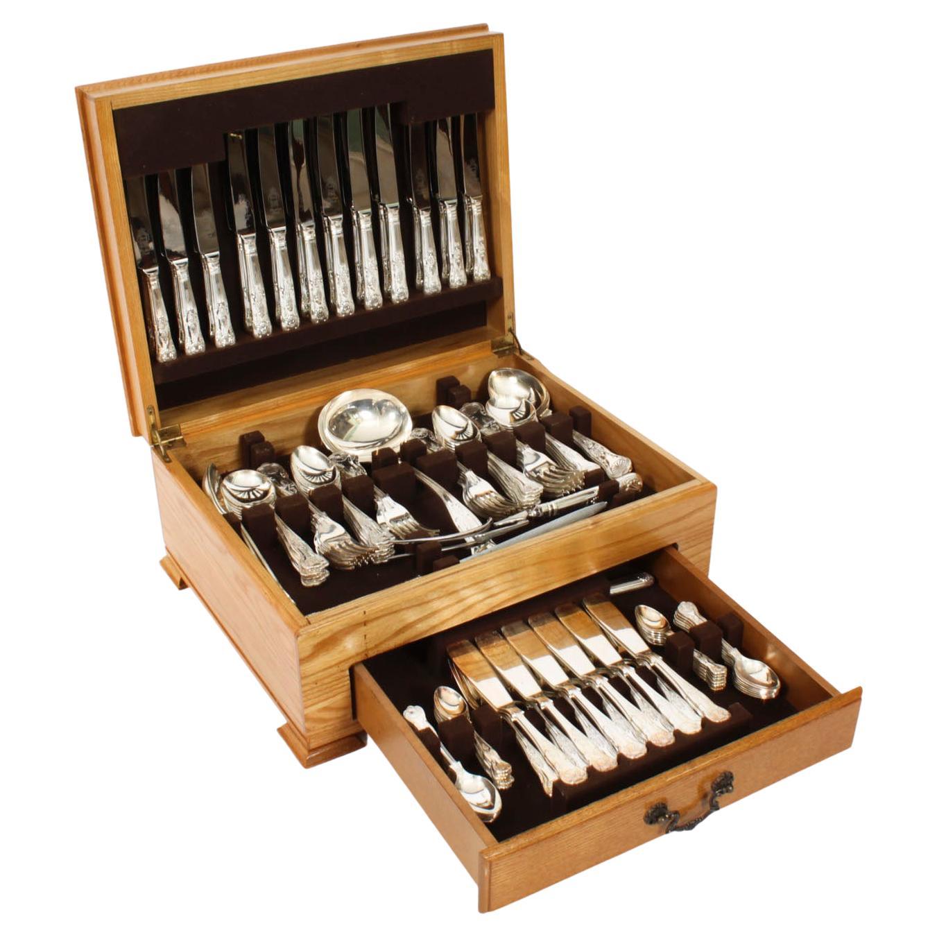 Vintage English Silver Plated Cased 141 Piece 12 Setting Canteen Cutlery For Sale