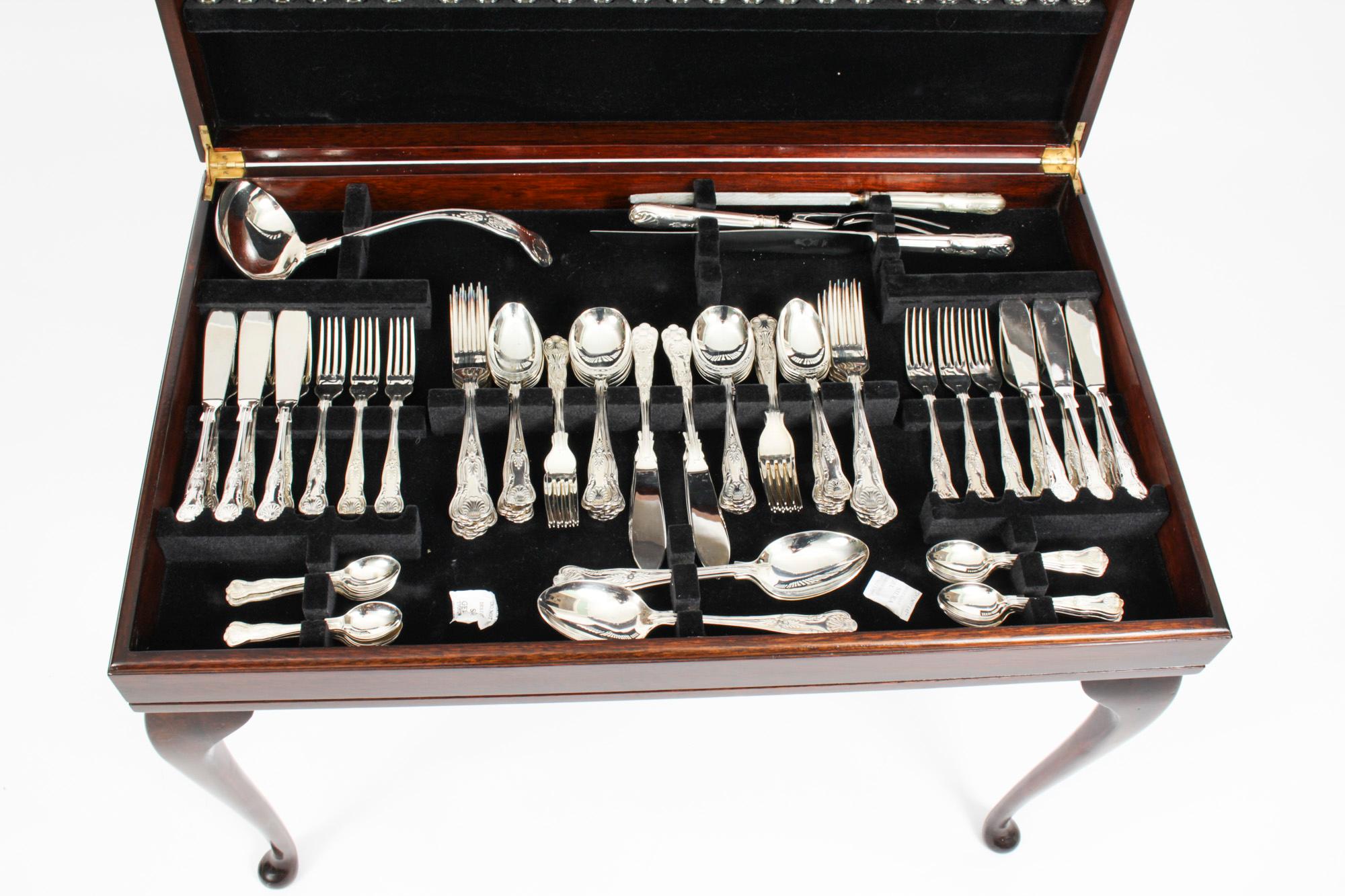 Mid-20th Century Vintage English Silver Plated Cased Kings Pattern Cutlery Set x 12 Mid 20th C