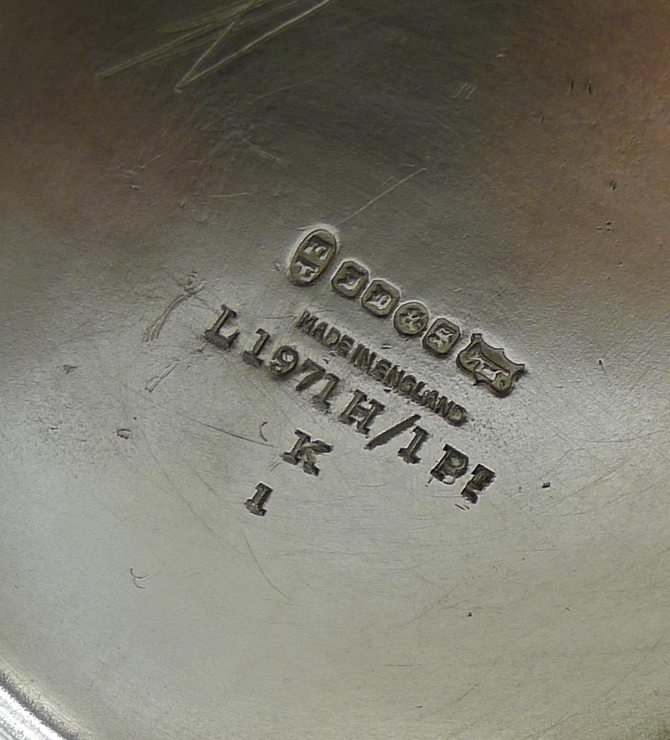 Milieu du XXe siècle Mixeur à cocktail anglais vintage en métal argenté, circa 1930 en vente