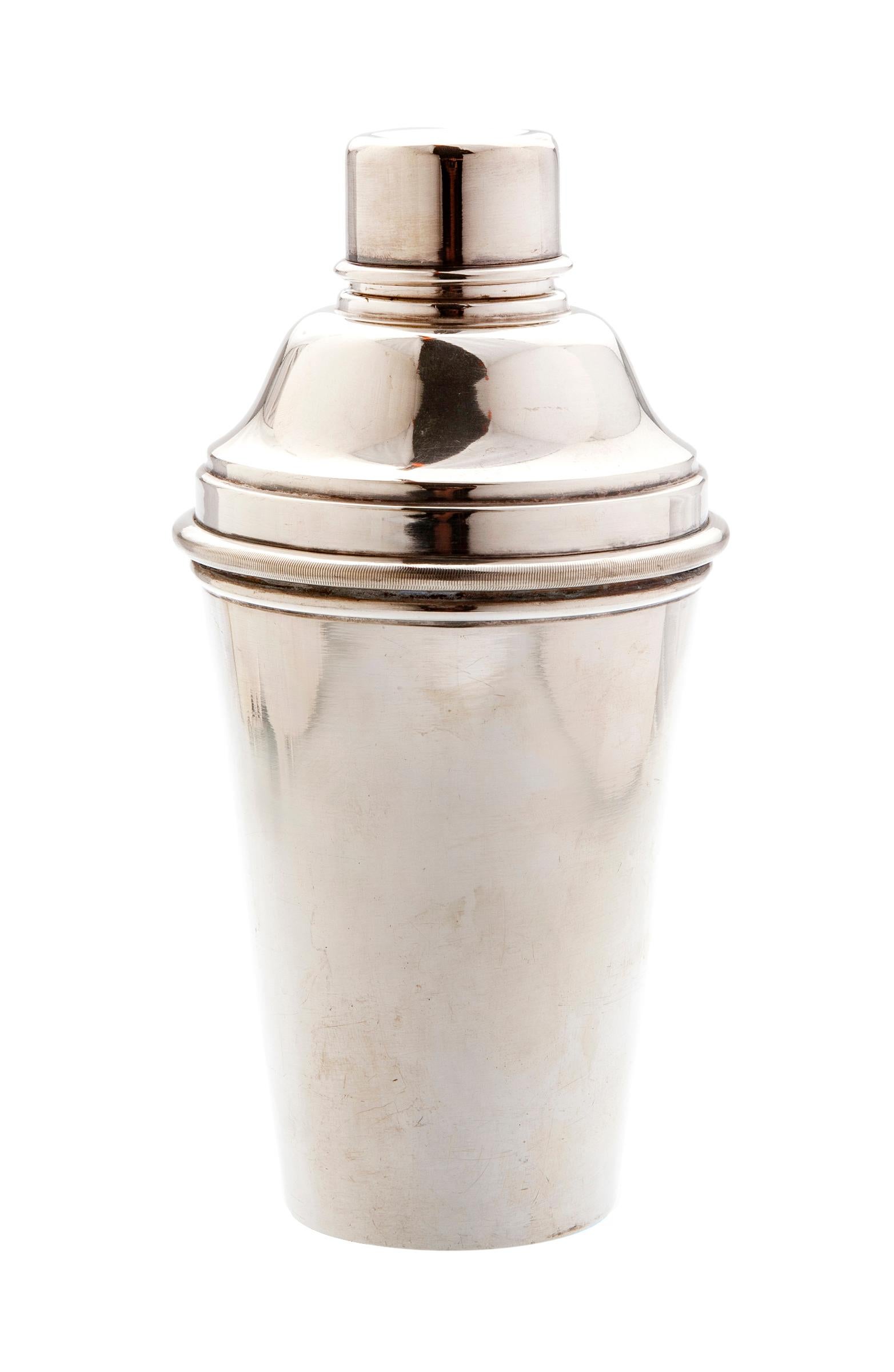 Art Deco /Early Modern European martini shaker in silver-plate featuring a cylindrical tapered body.
Small imprint, no name just mls35.