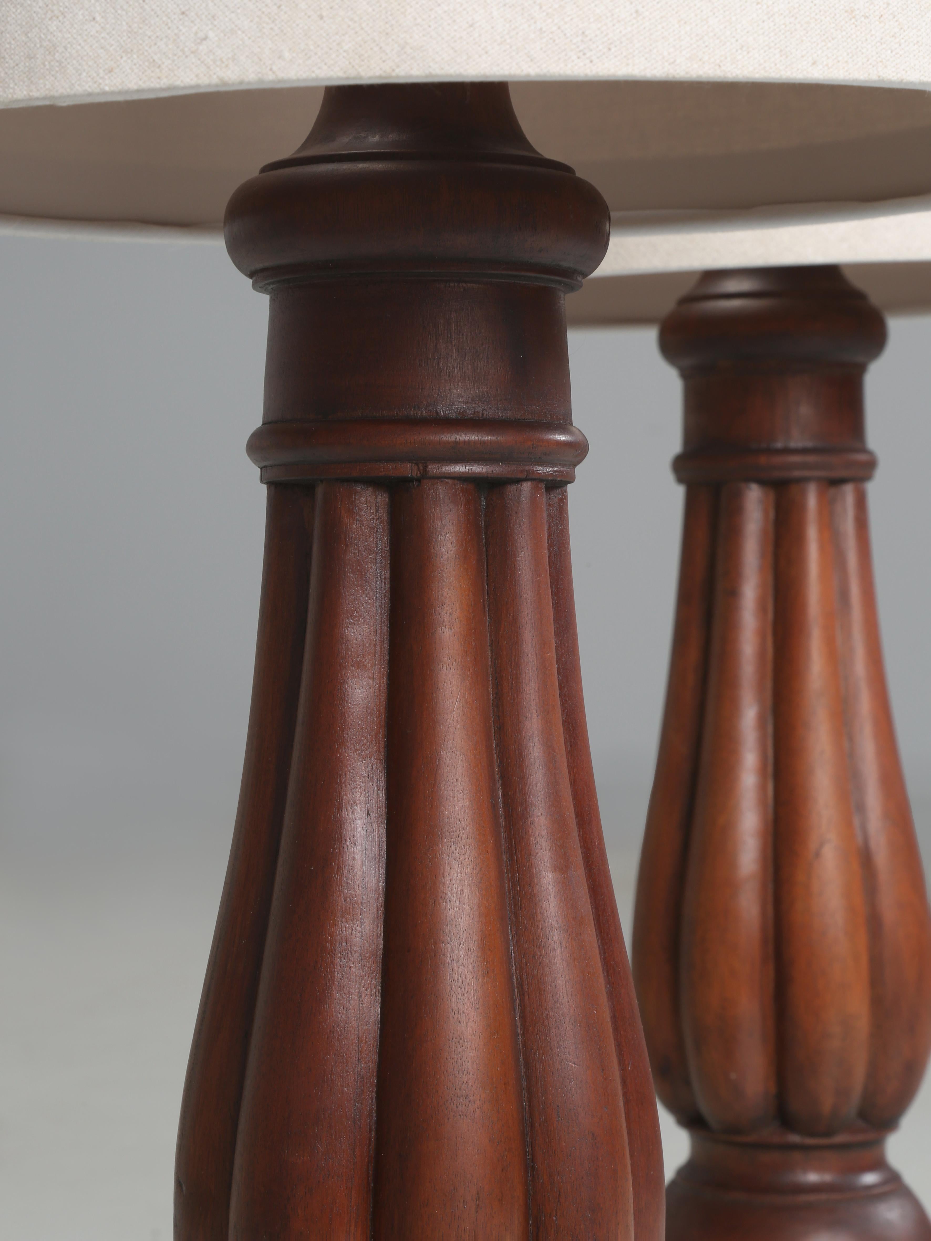 Englische Vintage-Tischlampen aus massivem Mahagoni, restauriert (Handgefertigt) im Angebot