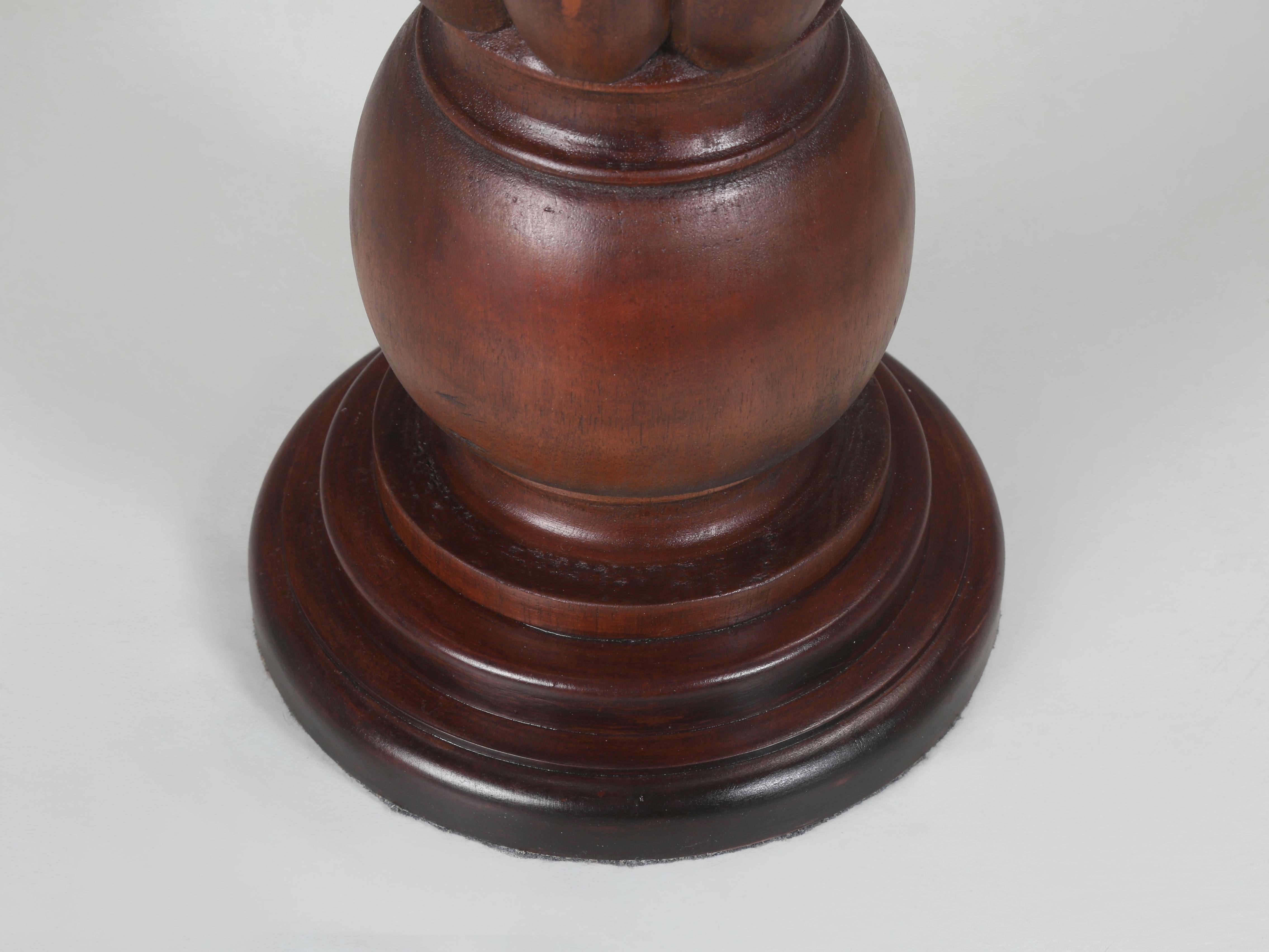 Englische Vintage-Tischlampen aus massivem Mahagoni, restauriert im Angebot 3