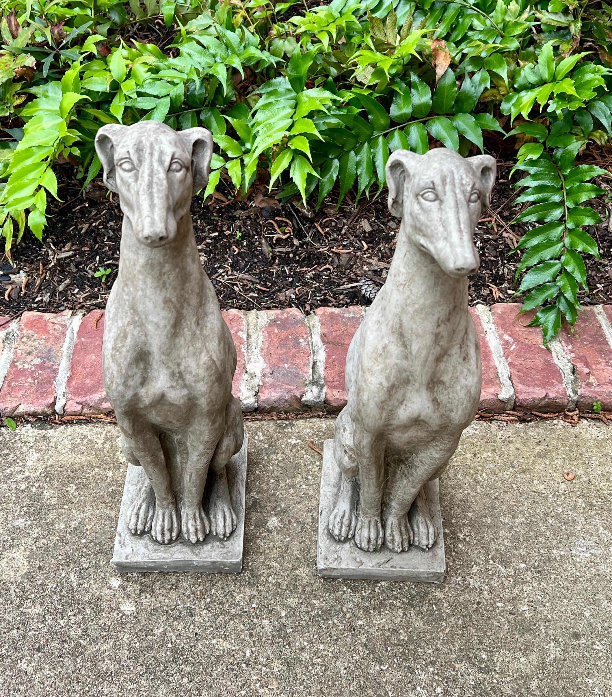 Statues anglaises vintage DOGS PAIR Figures de jardin en pierre moulée Décoration de Yard 22 pouces de haut en vente 3