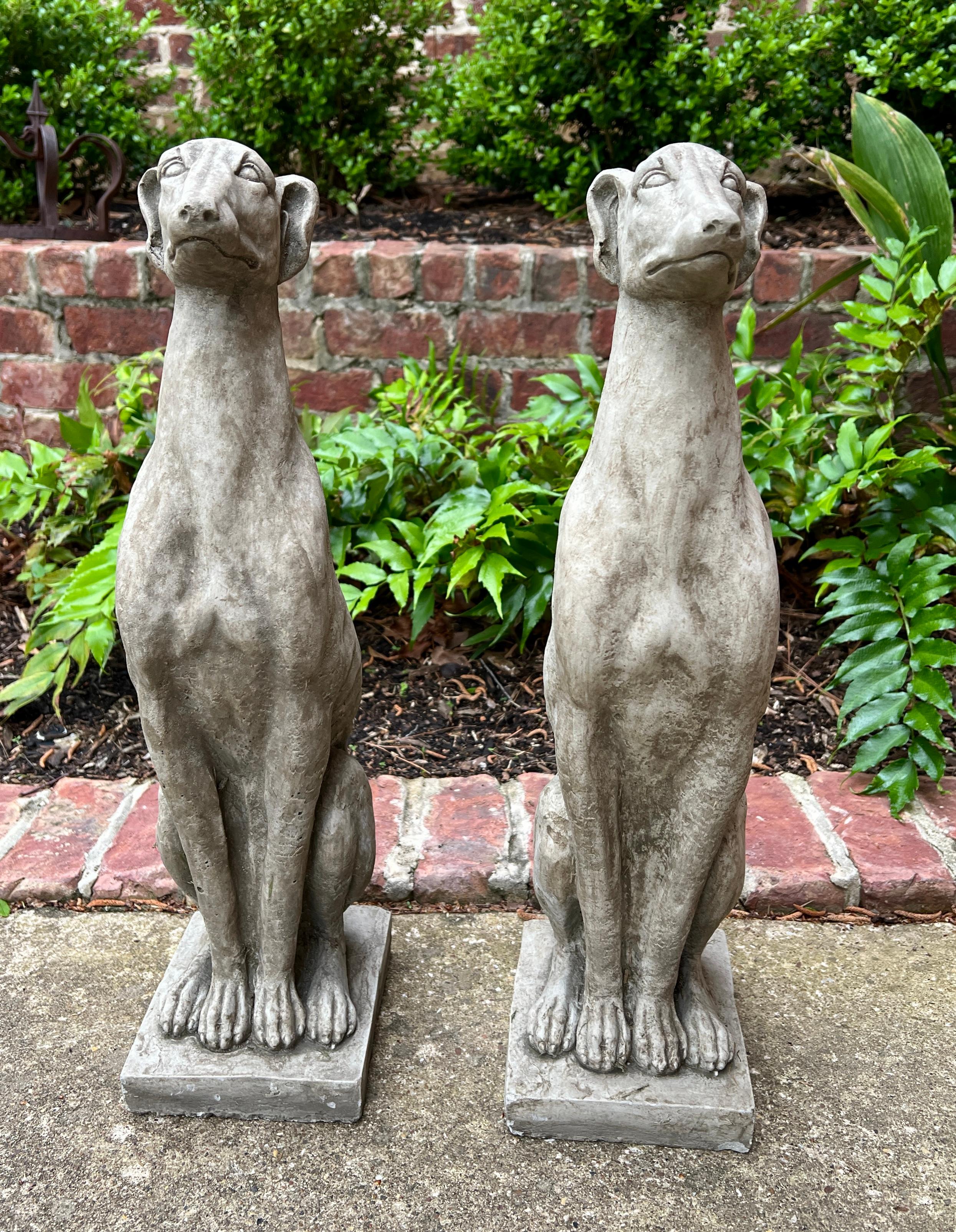 Statues anglaises vintage DOGS PAIR Figures de jardin en pierre moulée Décoration de Yard 22 pouces de haut en vente 10