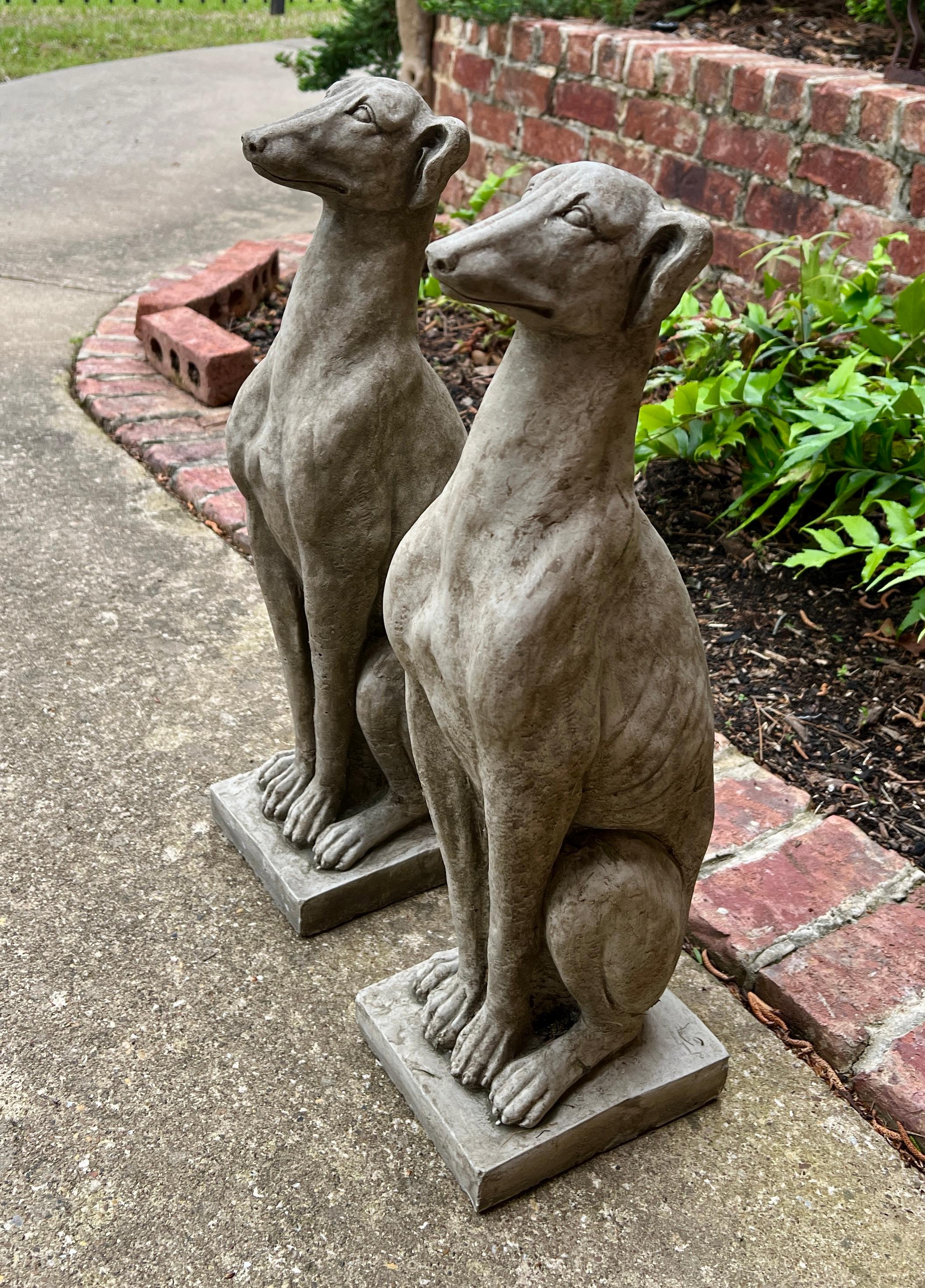 Statues anglaises vintage DOGS PAIR Figures de jardin en pierre moulée Décoration de Yard 22 pouces de haut en vente 11