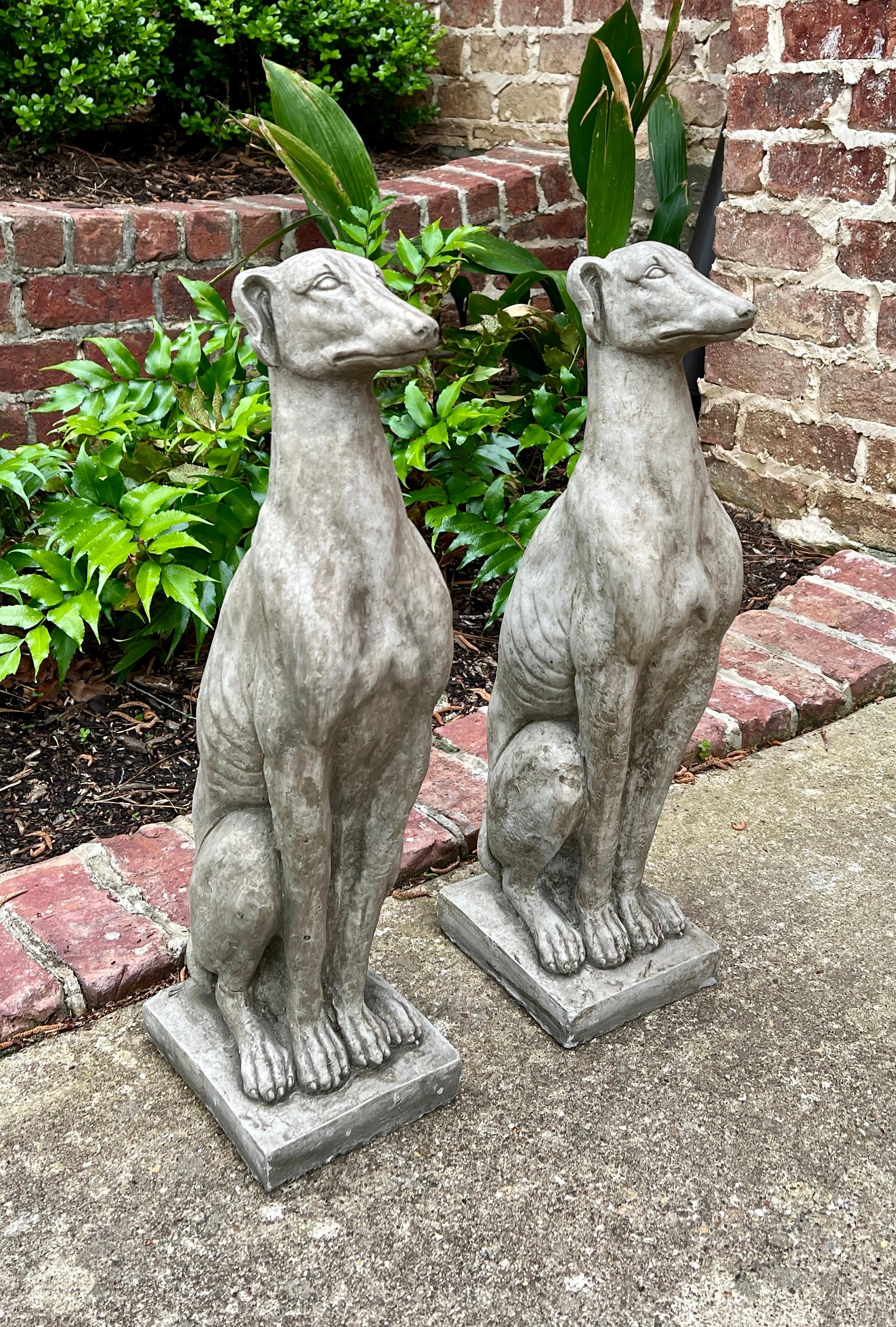 Statues anglaises vintage DOGS PAIR Figures de jardin en pierre moulée Décoration de Yard 22 pouces de haut en vente 12