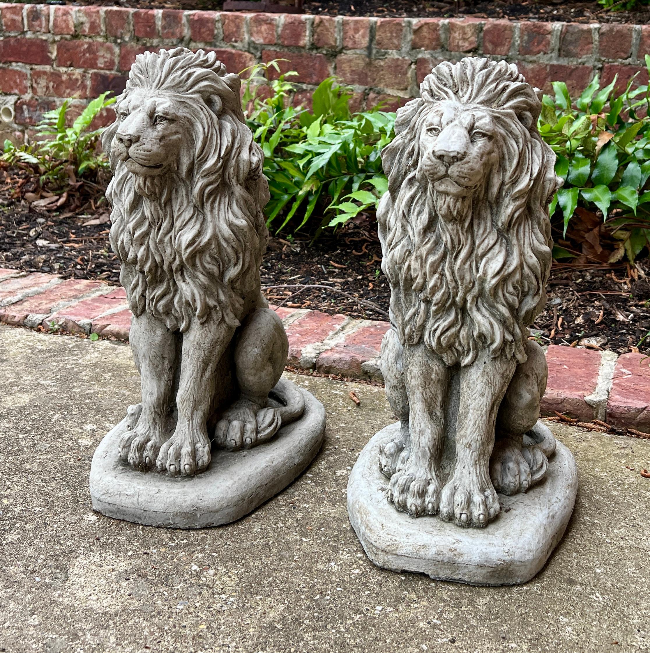 Estatuas inglesas vintage PAR DE LEONES Figuras de jardín Decoración de patio en piedra fundida 16