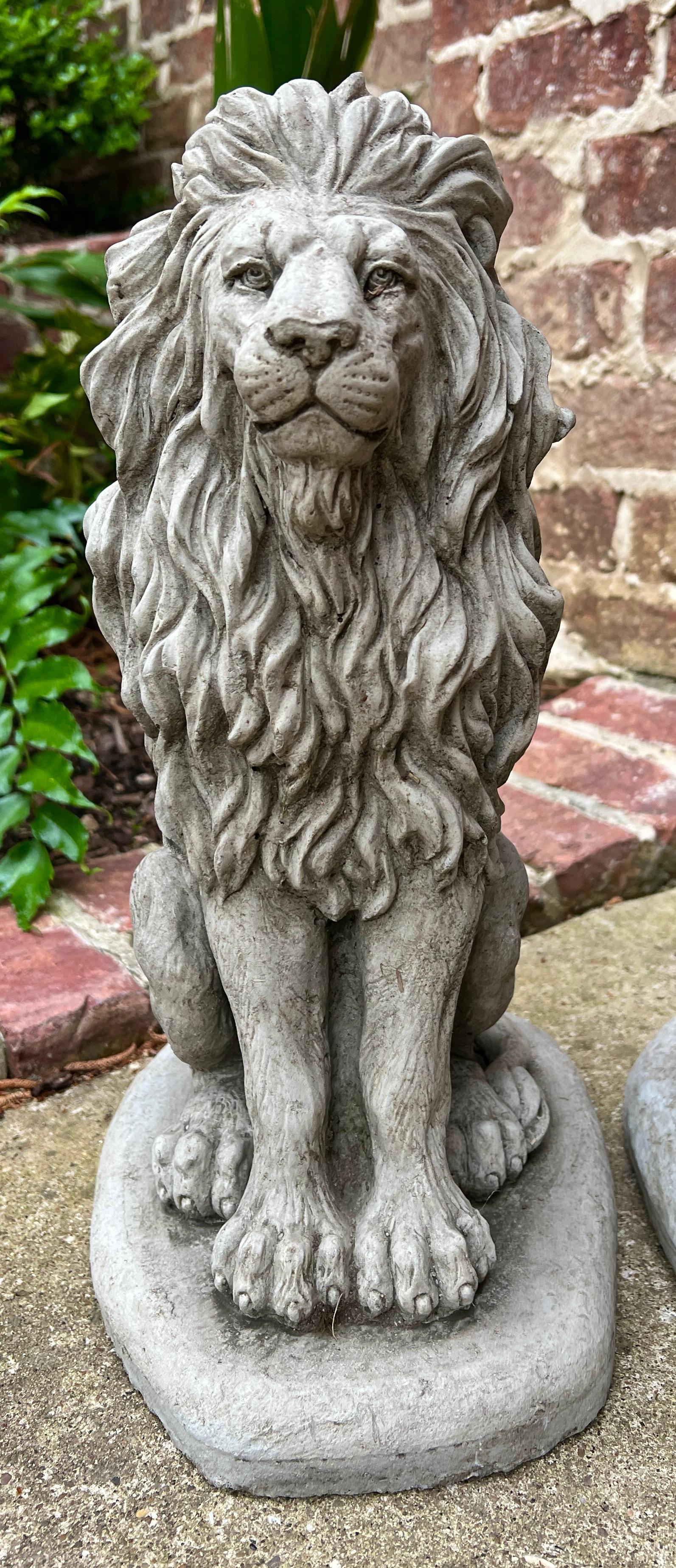 Estatuas inglesas vintage PAR DE LEONES Figuras de jardín Decoración de patio en piedra fundida 16