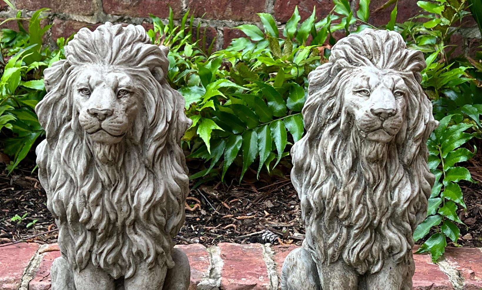 Estatuas inglesas vintage PAR DE LEONES Figuras de jardín Decoración de patio en piedra fundida 16