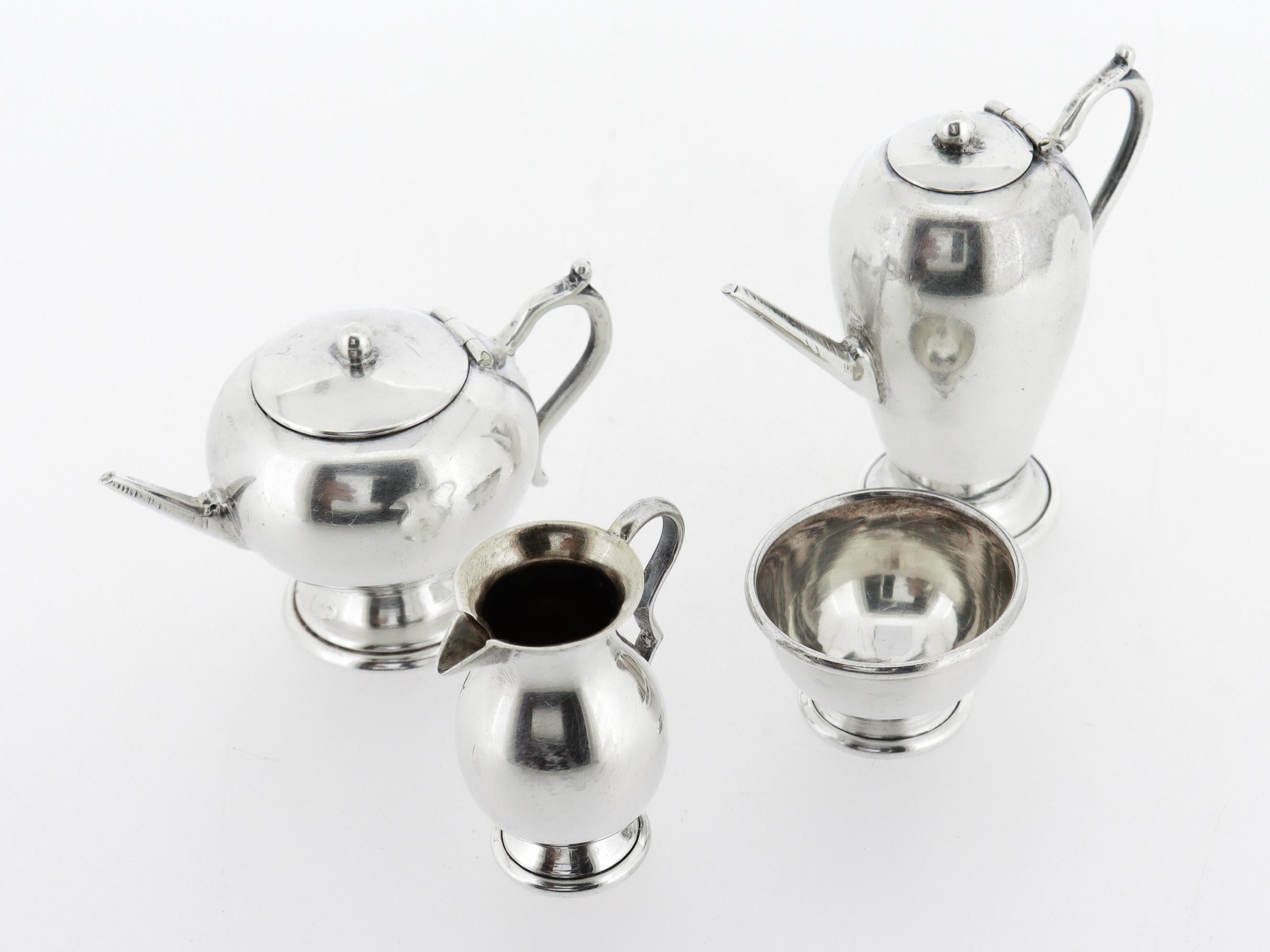 Set da tè in miniatura della casa delle bambole inglese vintage in argento sterling di Barker Brothers in vendita 4