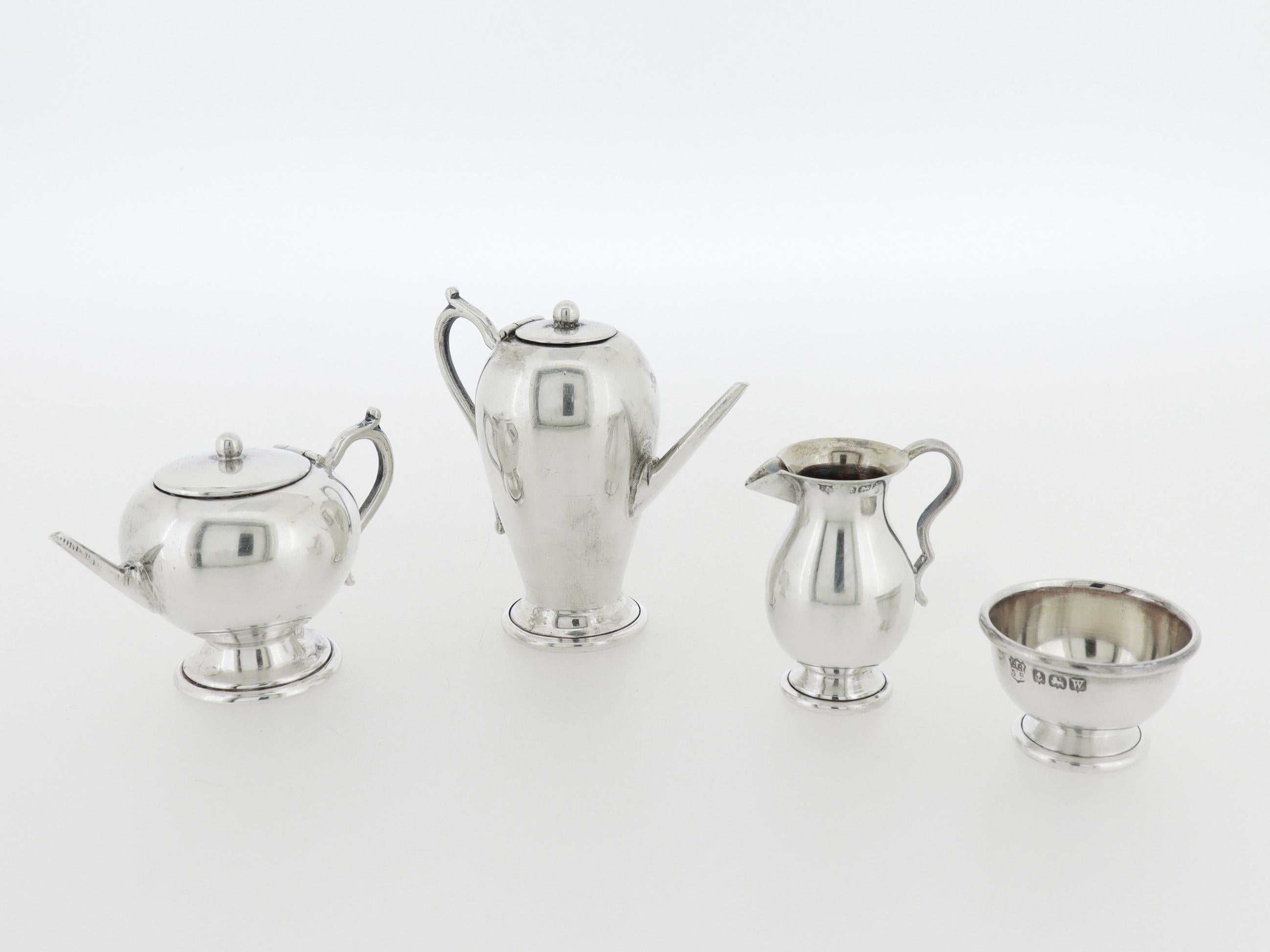 Set da tè in miniatura della casa delle bambole inglese vintage in argento sterling di Barker Brothers in vendita 5