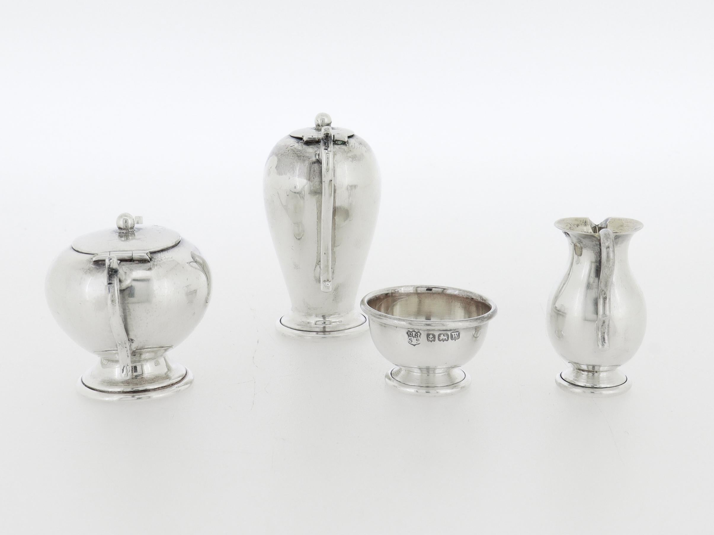 Set da tè in miniatura della casa delle bambole inglese vintage in argento sterling di Barker Brothers in vendita 1