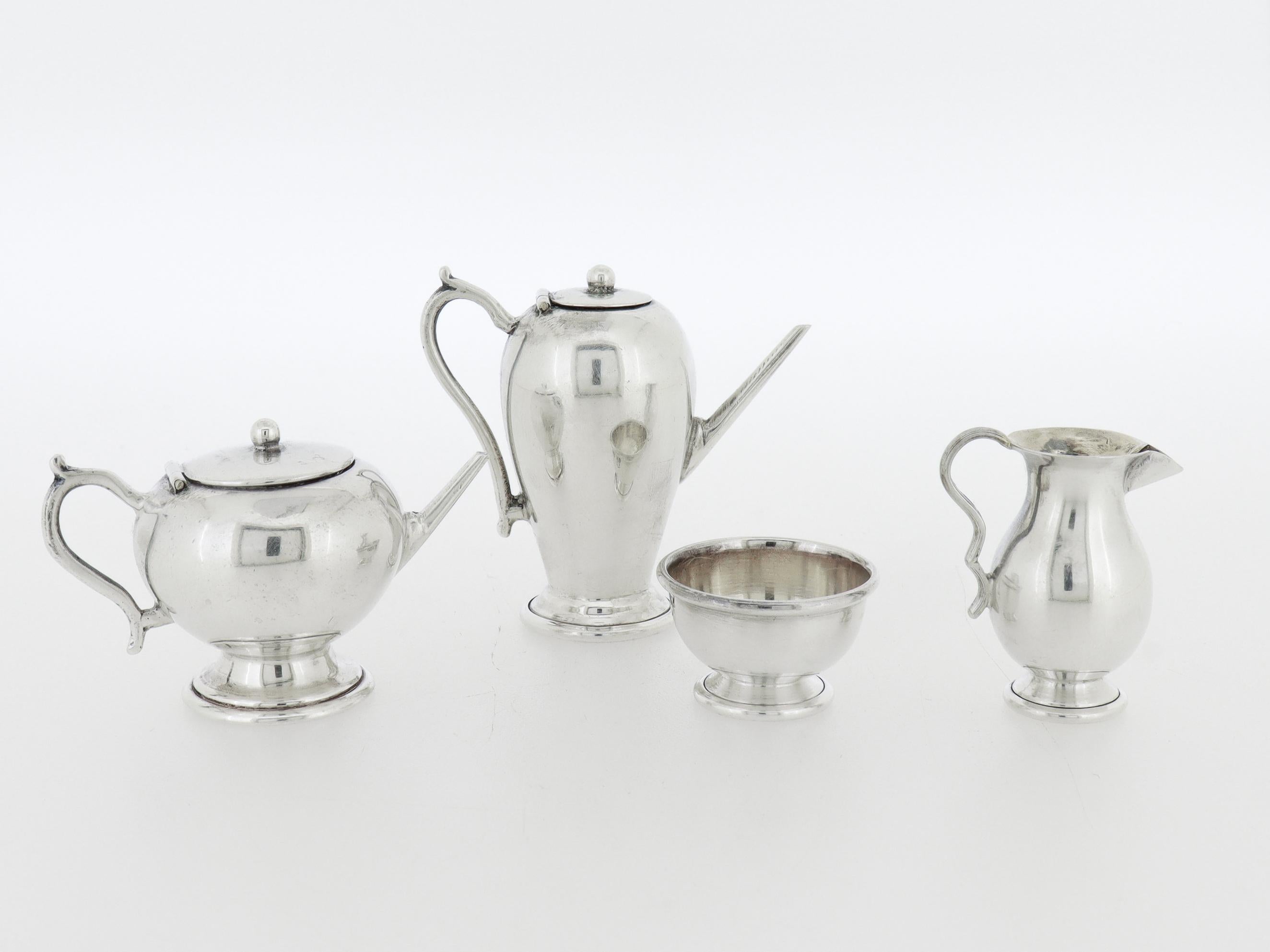 Set da tè in miniatura della casa delle bambole inglese vintage in argento sterling di Barker Brothers in vendita 2