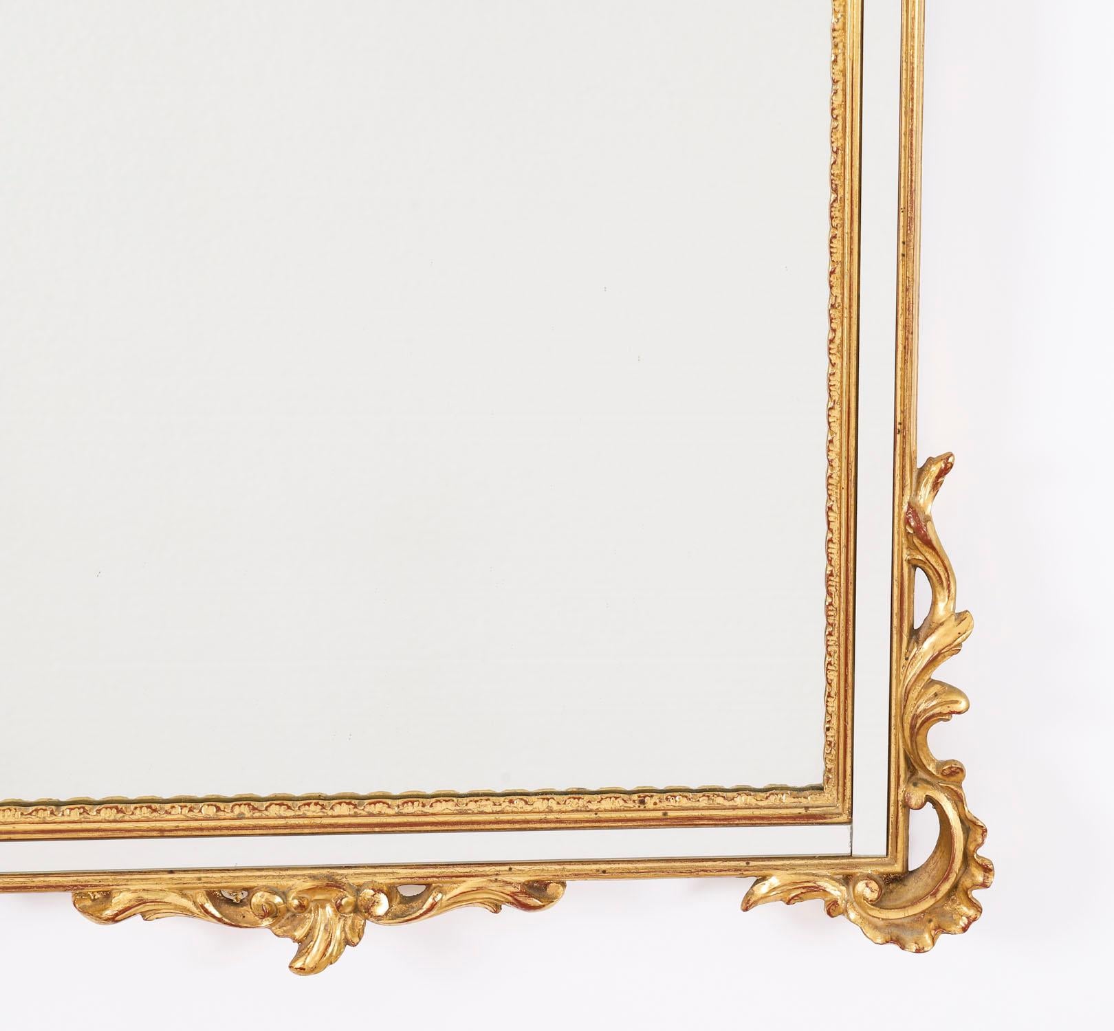 Espejo inglés vintage simétrico de madera dorada 107x61cm pulgadas Mediados del siglo XX en venta 1