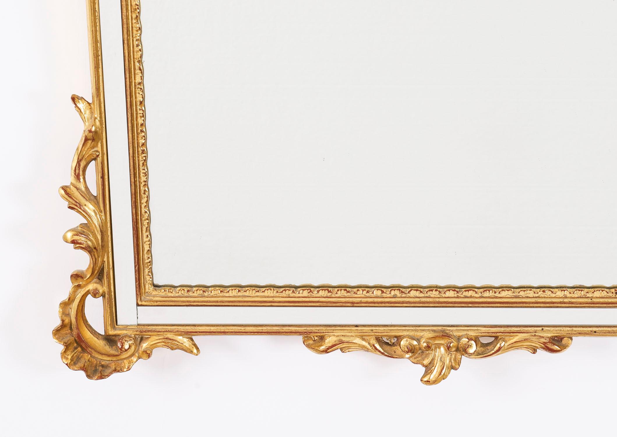 Espejo inglés vintage simétrico de madera dorada 107x61cm pulgadas Mediados del siglo XX en venta 2