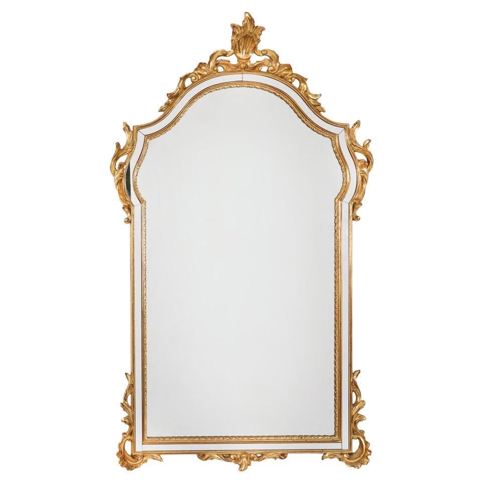 Espejo inglés vintage simétrico de madera dorada 107x61cm pulgadas Mediados del siglo XX en venta