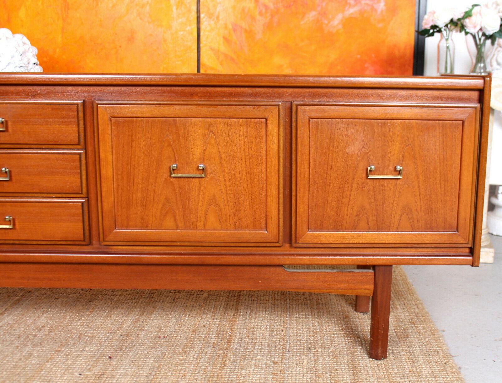 Vintage English Teak Sideboard In Good Condition For Sale In Newcastle upon Tyne, GB
