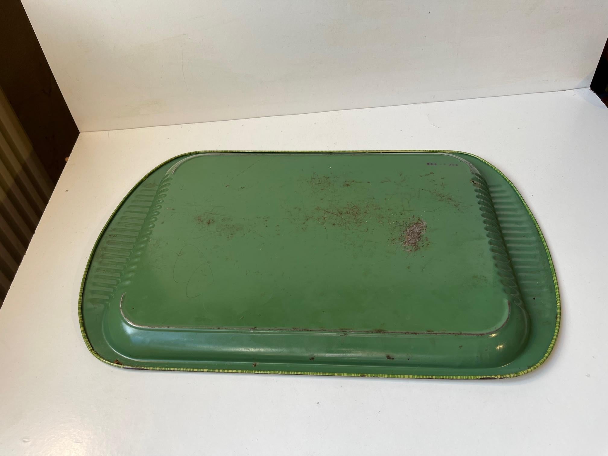 Mid-20th Century Vintage English Tin Plate Kitsch Tray with Springer Spaniel, 1950s For Sale