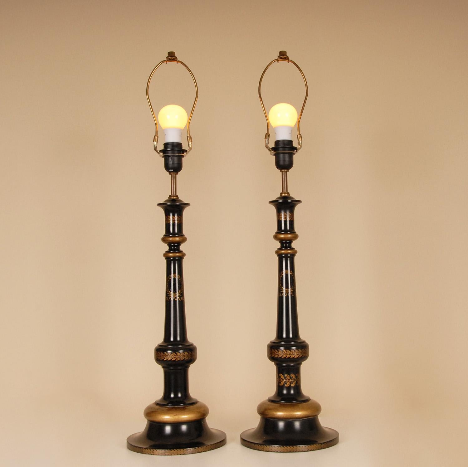 Englische traditionelle Lampen, Gold, schwarz, ebonisiert, Holz, hohe Tischlampen (Viktorianisch) im Angebot