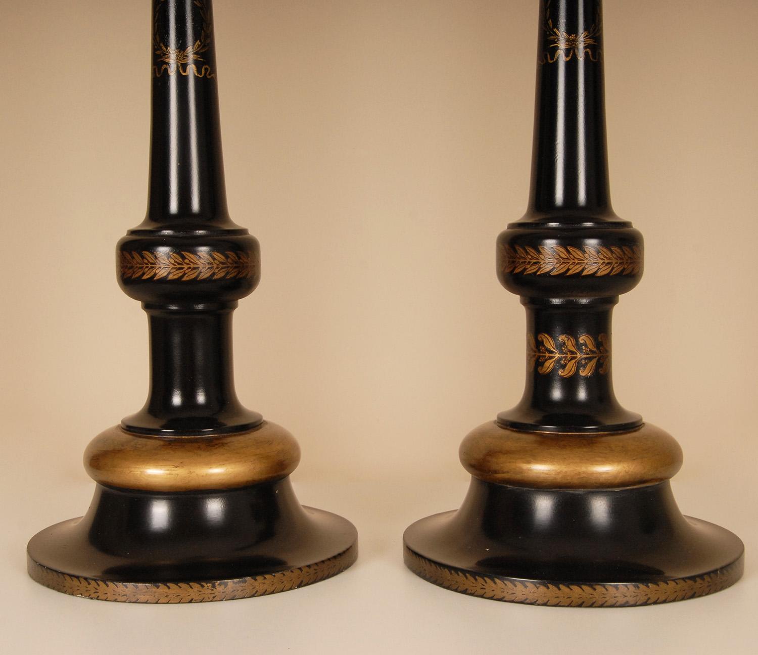 Englische traditionelle Lampen, Gold, schwarz, ebonisiert, Holz, hohe Tischlampen (Ebonisiert) im Angebot