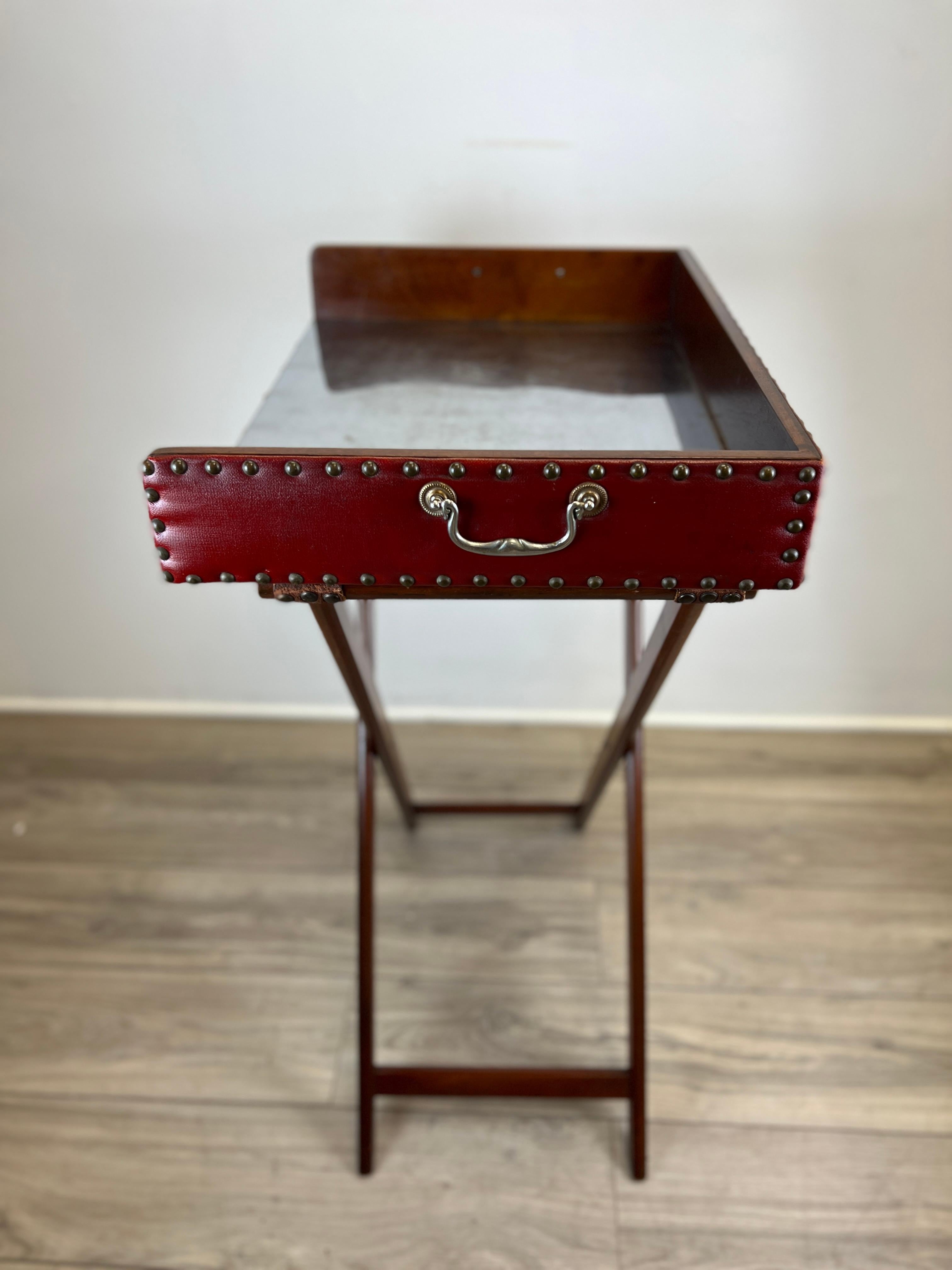Vintage English Tray Table on Stand  In Good Condition In Nashville, TN