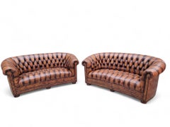 Vintage English Tufted Distressed Cognac Leder Chesterfield Sofa - Paar