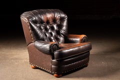 Vintage English Tufted Leather Club Chair in Brown