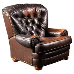 Vintage English Tufted Leather Club Chair in Brown
