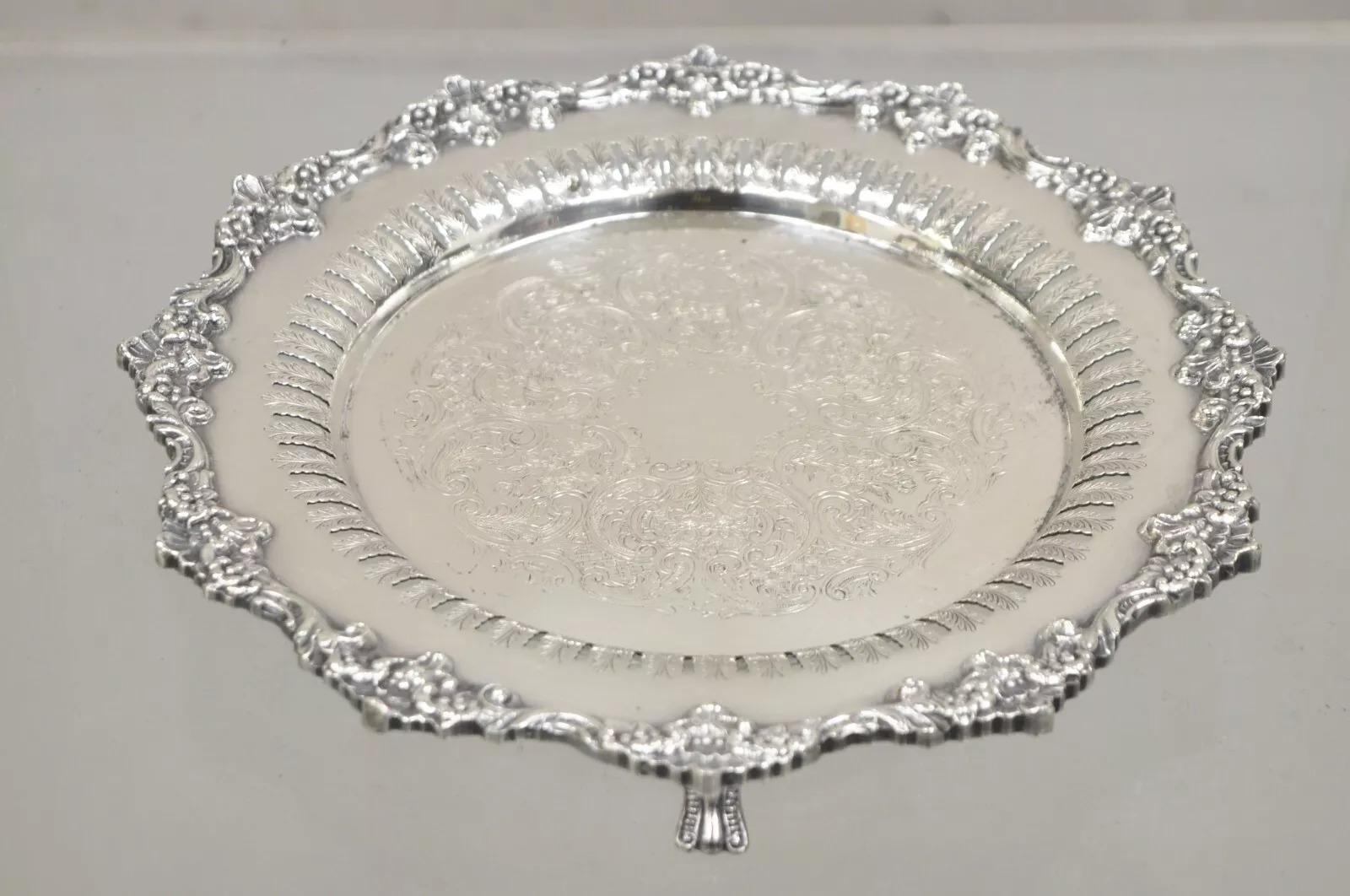 Vintage English Victorian Reticulated Silver Plated Round Footed Serviertablett im Angebot 4