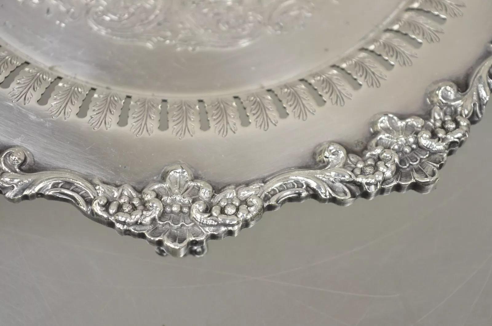 Vintage English Victorian Reticulated Silver Plated Round Footed Serviertablett im Angebot 1