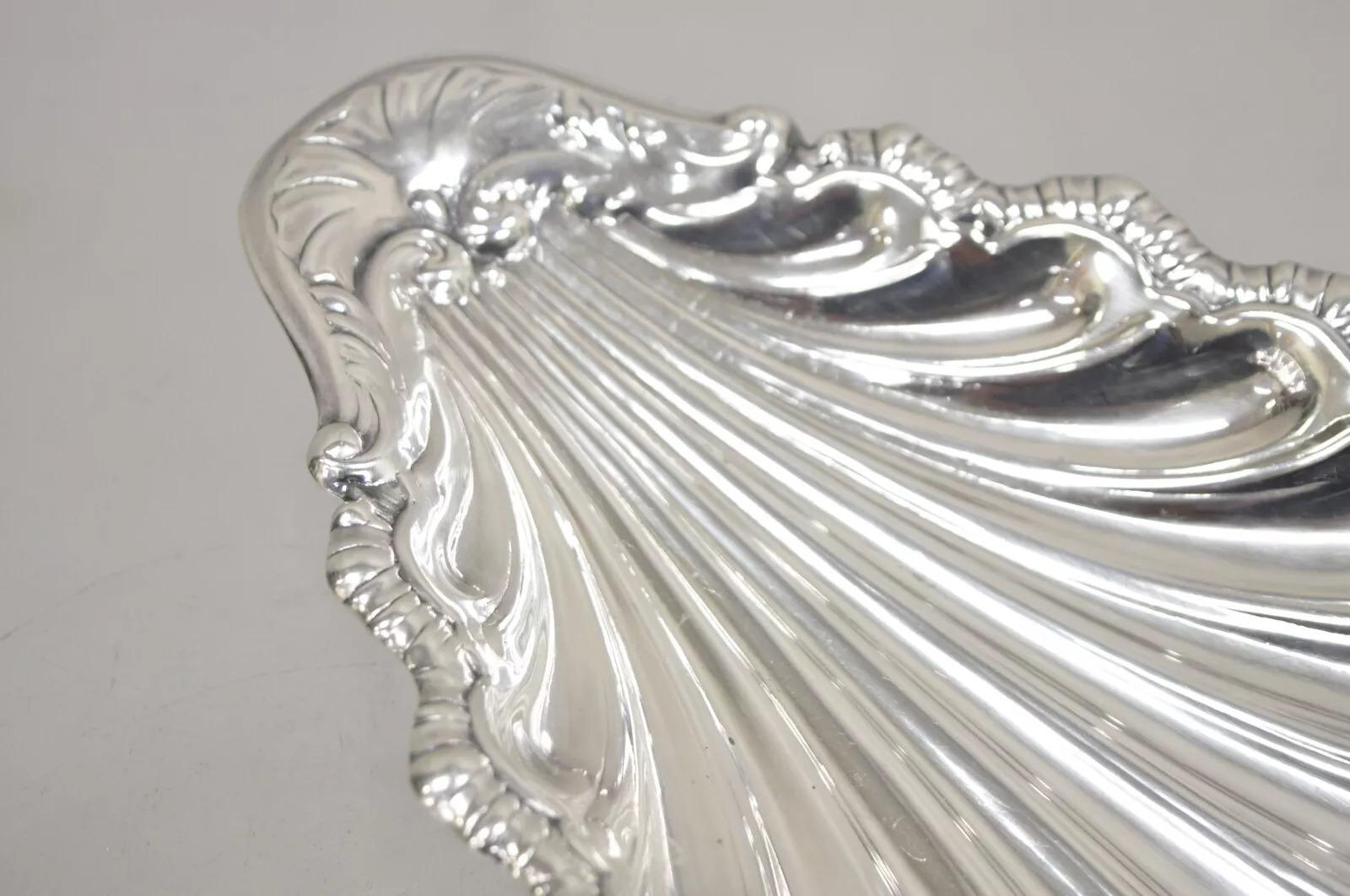 Vintage English Victorian Silver Plated Clam Shell Trinket Dish On Dolphin Feet Chapado en plata en venta