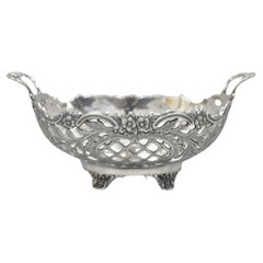 Platos y cubiertos victorianos