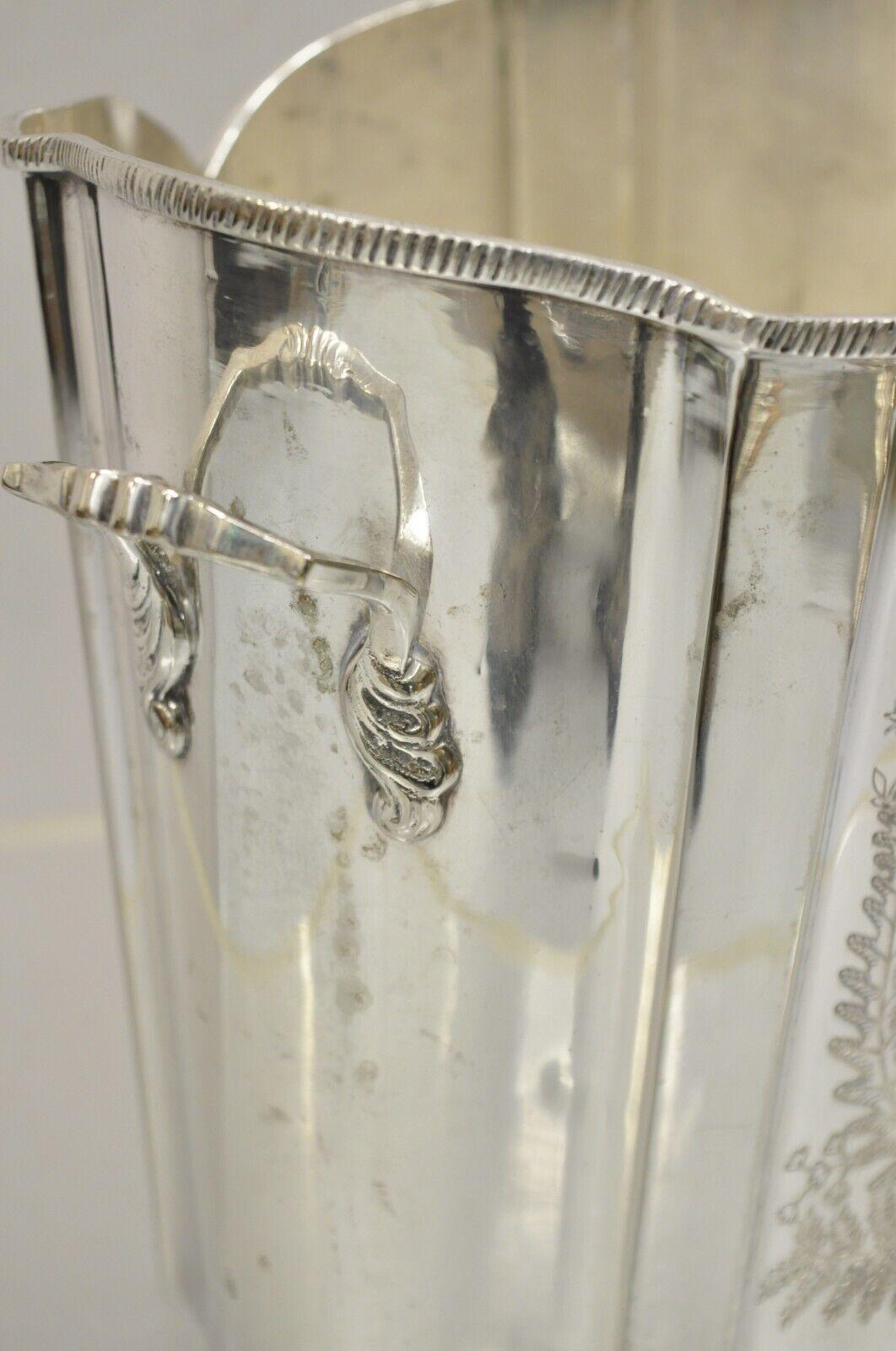 20ième siècle Seau à glace à champagne cannelé en métal argenté de style victorien anglais en vente