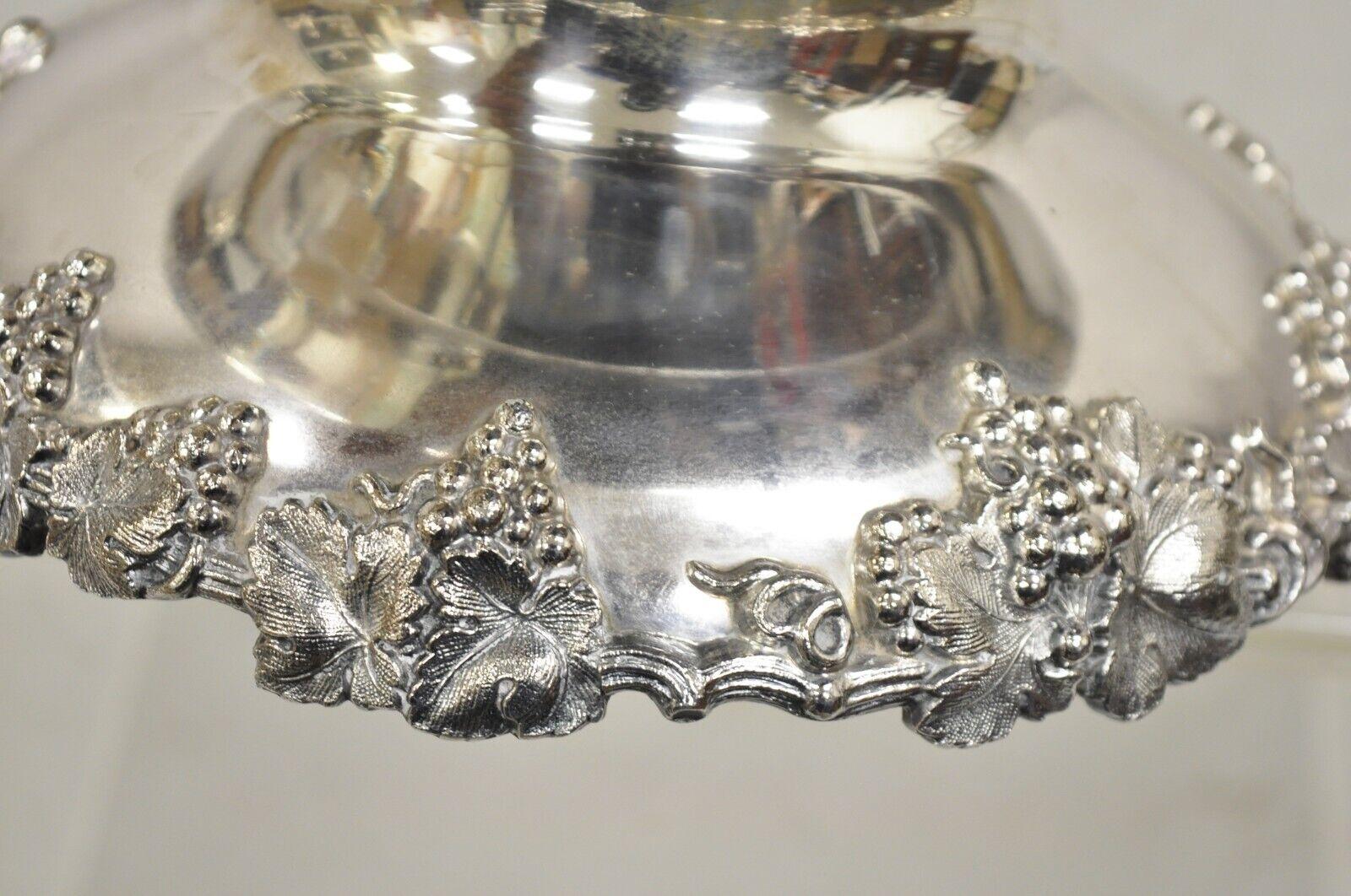 Vintage English Victorian Silver Plated Grapevine Pedestal Base Punch Bowle im Zustand „Gut“ im Angebot in Philadelphia, PA