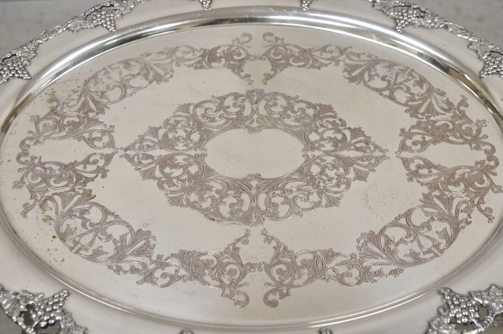 Victorien Vintage English Victorian Silver Plated Twin Handle Serving Platter Tray en vente