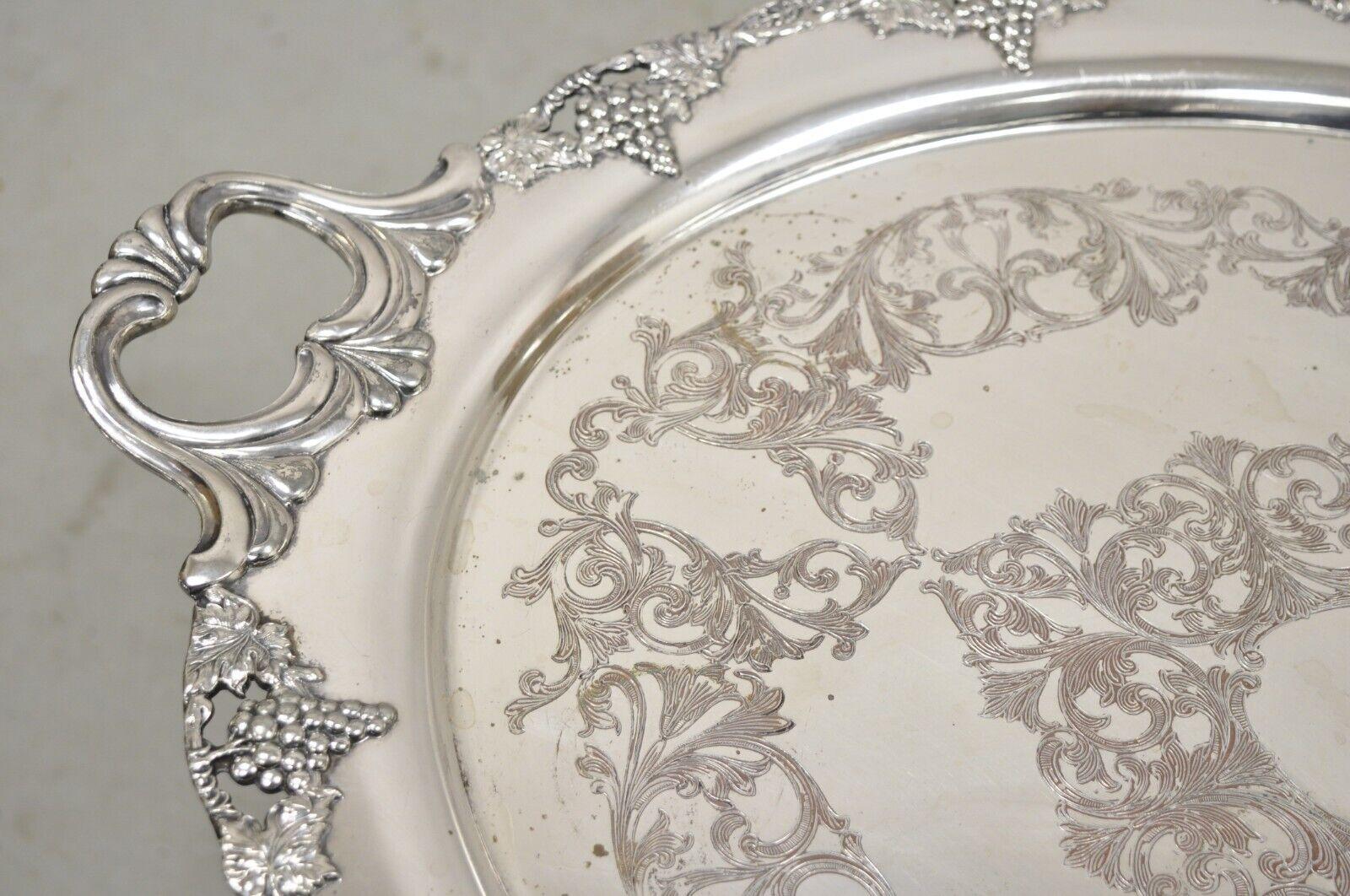 20ième siècle Vintage English Victorian Silver Plated Twin Handle Serving Platter Tray en vente