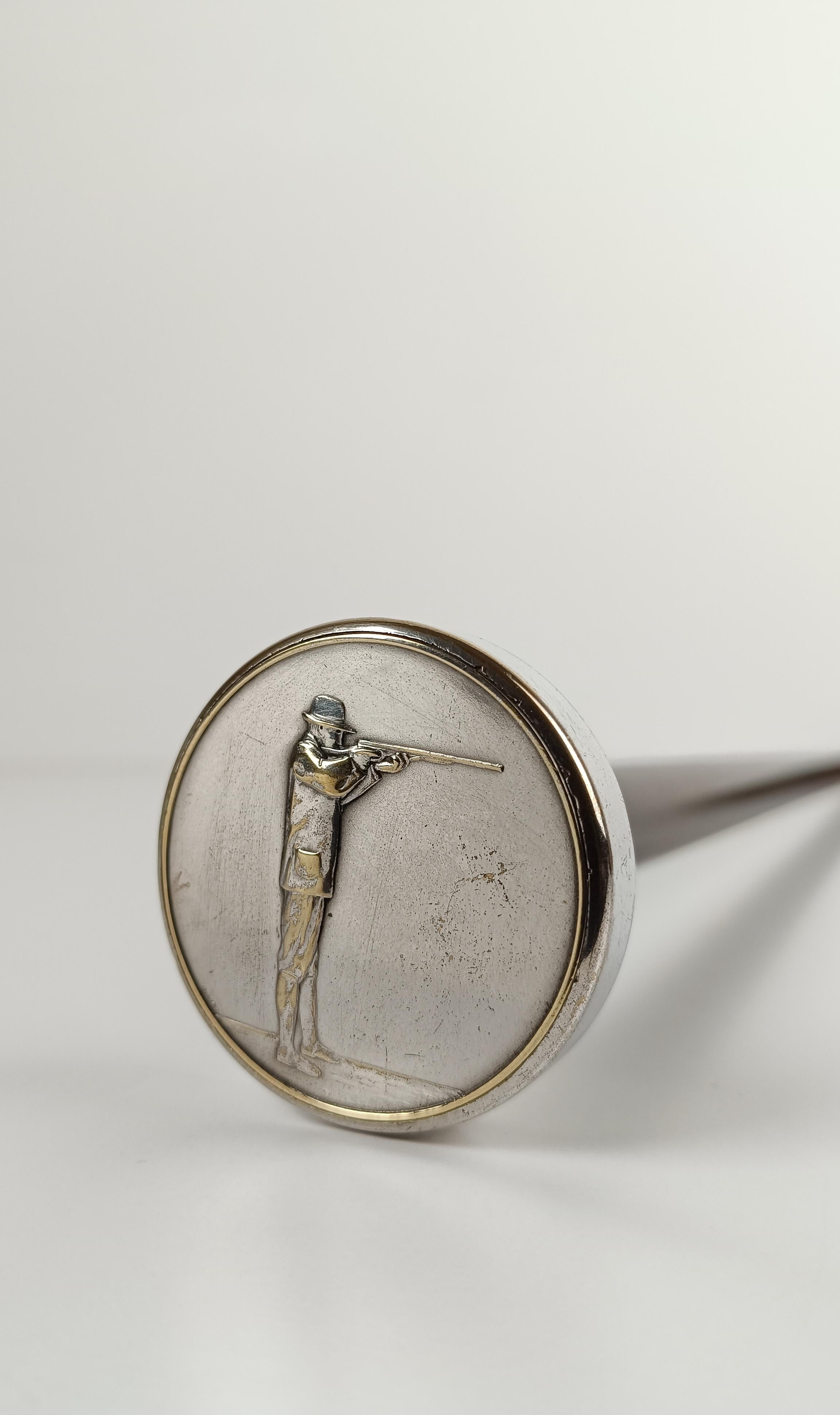 Bastone da passeggio inglese d'epoca con manico placcato in argento raffigurante un tiratore d'argilla in vendita 3