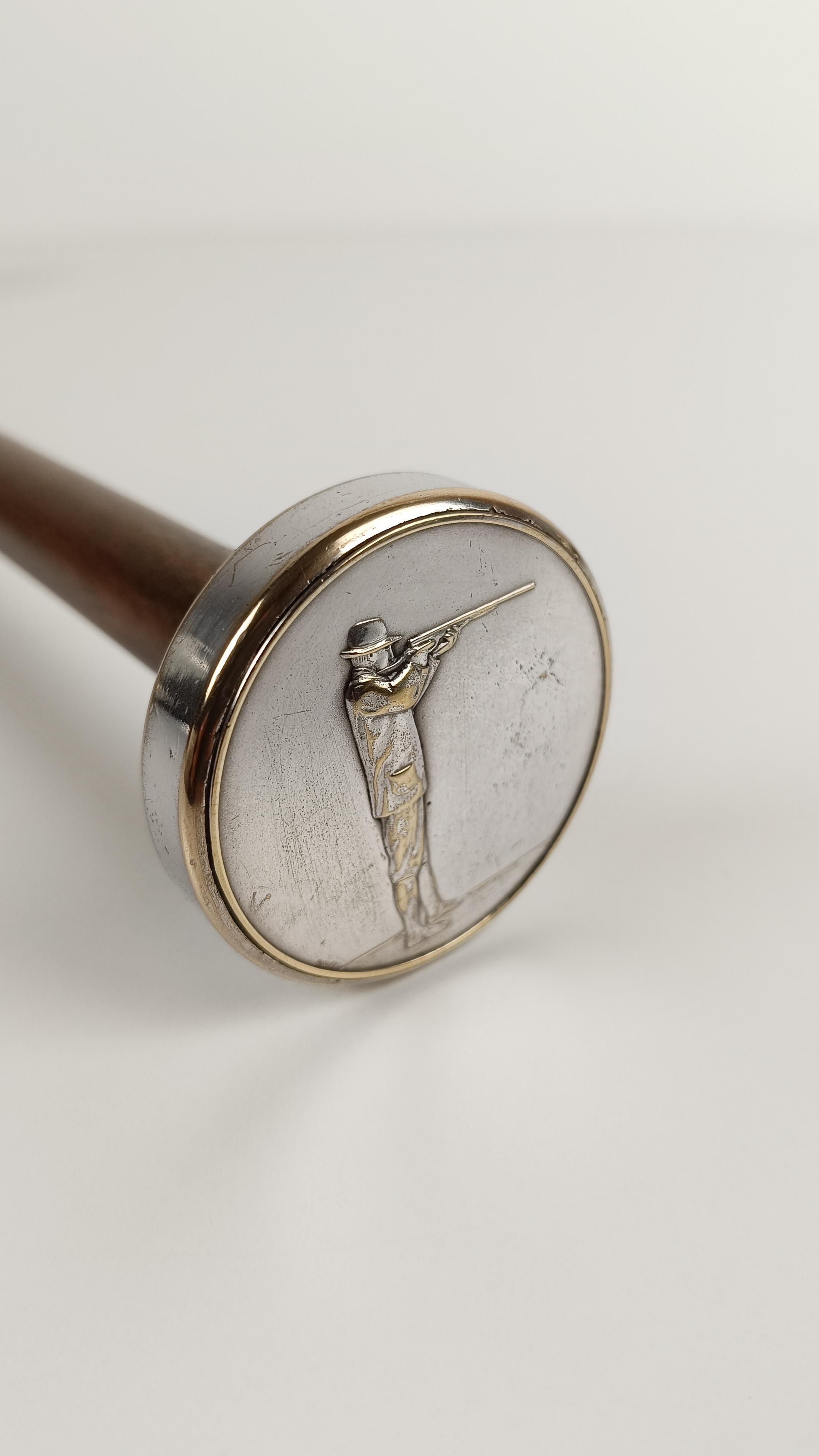 Bastone da passeggio inglese d'epoca con manico placcato in argento raffigurante un tiratore d'argilla in vendita 1