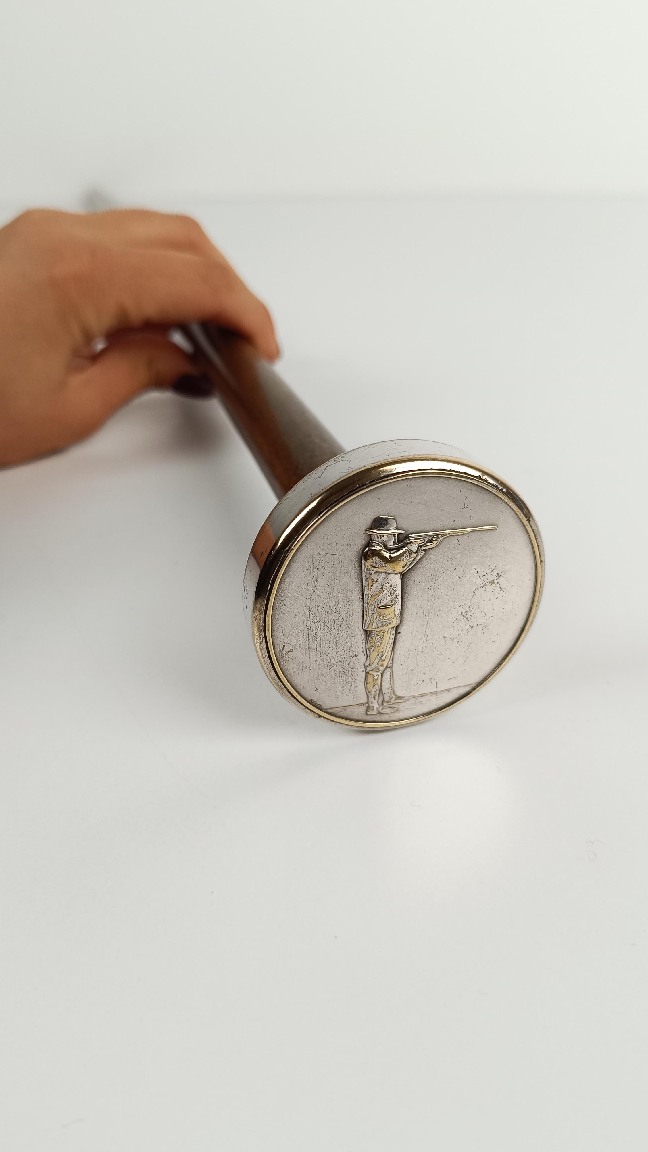 Bastone da passeggio inglese d'epoca con manico placcato in argento raffigurante un tiratore d'argilla in vendita 2