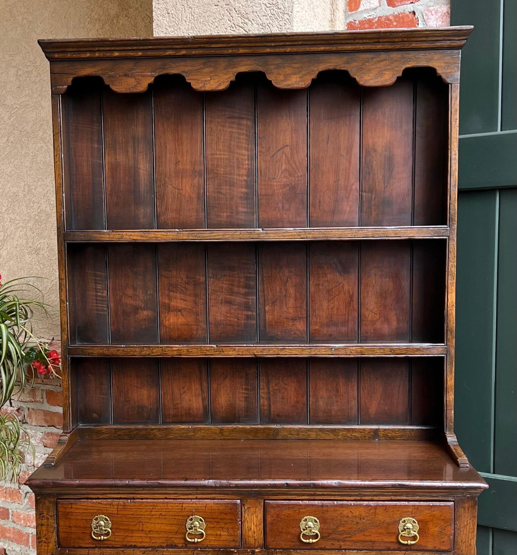 Vintage English Welsh Dresser Petite Sideboard Oak Farmhouse Kitchen Cabinet In Good Condition In Shreveport, LA