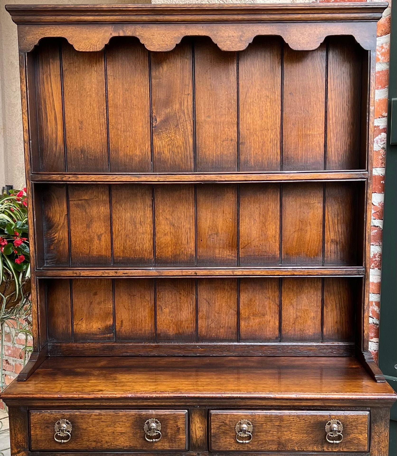 Vintage English Welsh Dresser Petite Sideboard Oak Farmhouse Kitchen Cabinet In Good Condition In Shreveport, LA