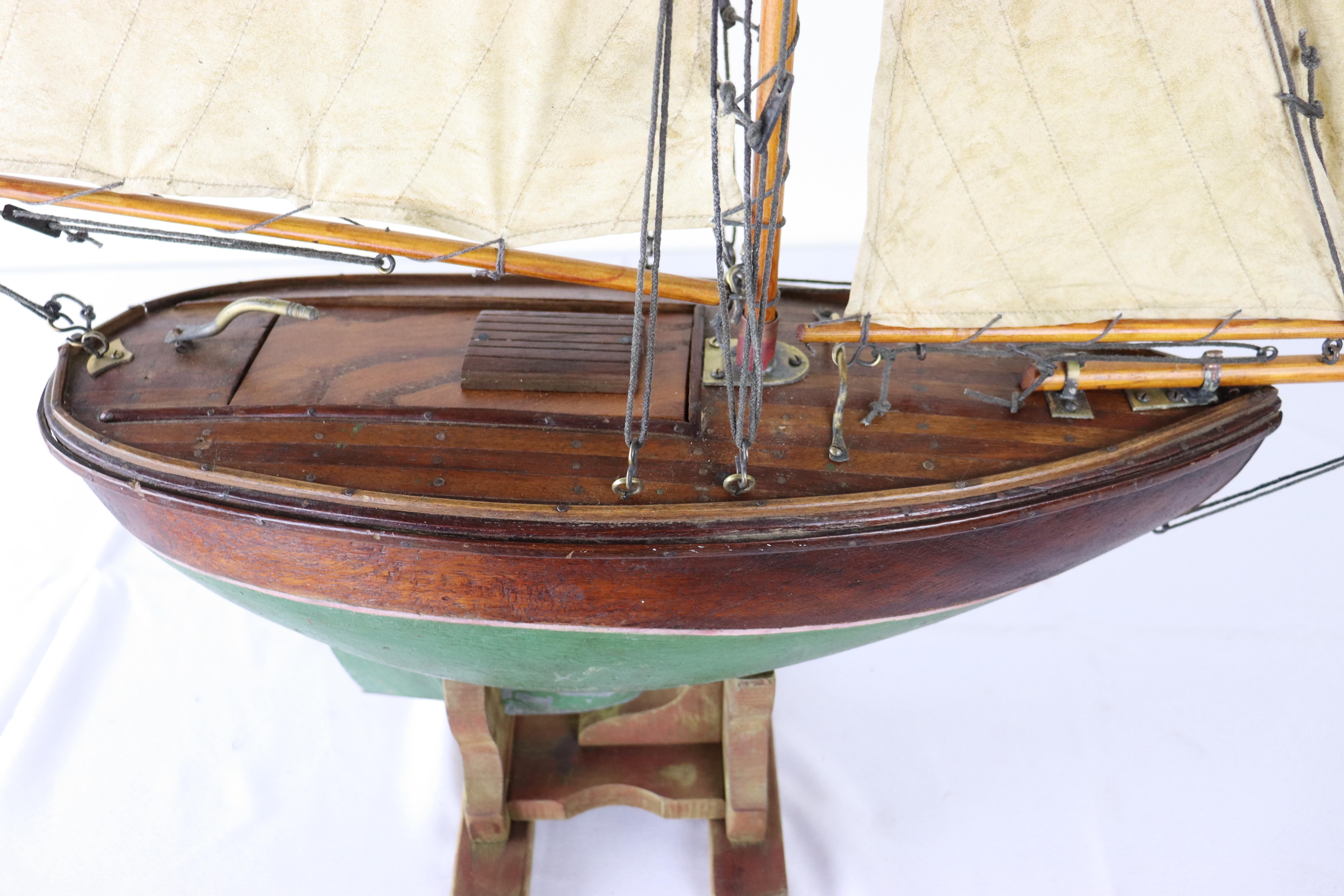 Vintage English Wide Hull Pond Yacht For Sale 1