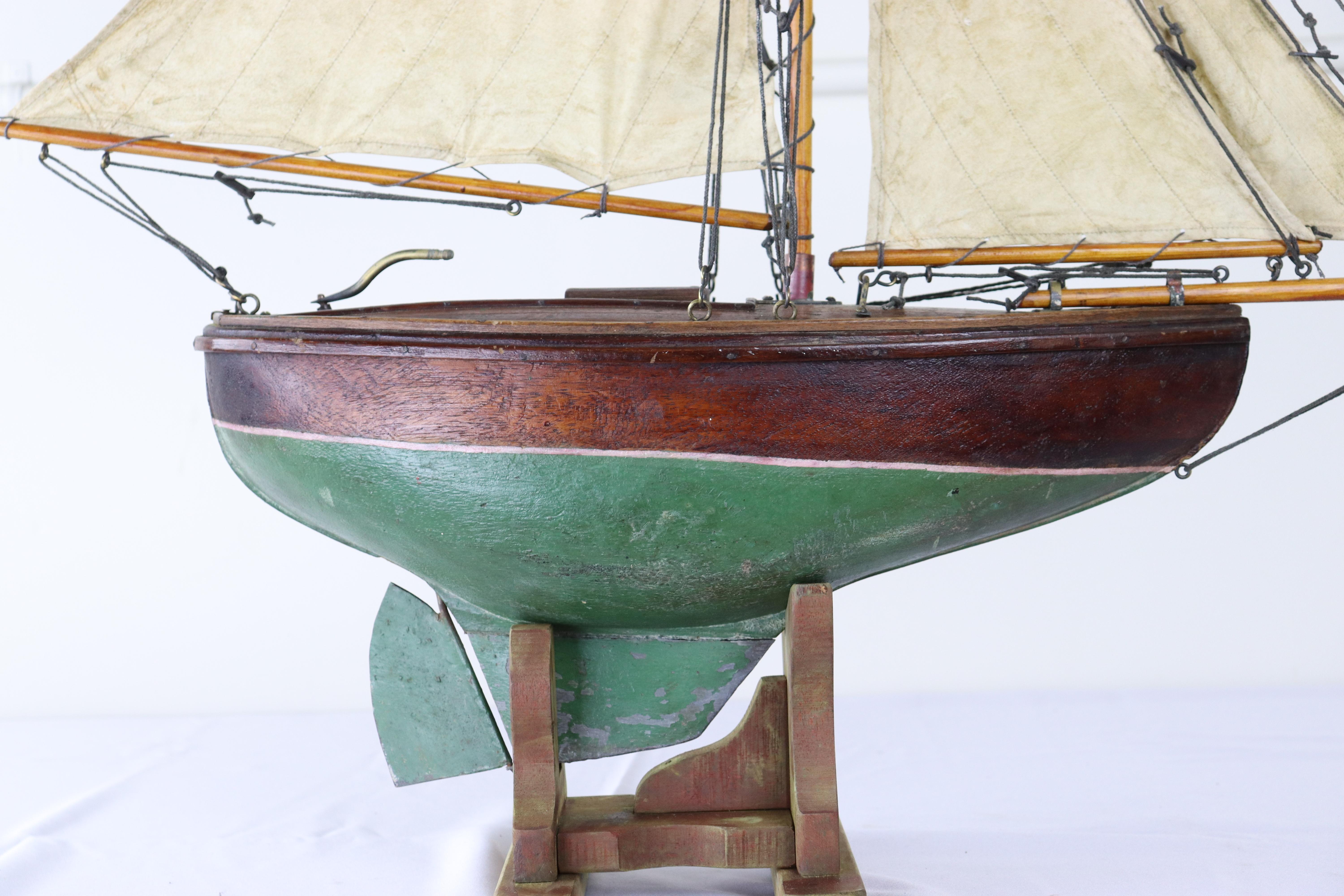 Vintage English Wide Hull Pond Yacht For Sale 4