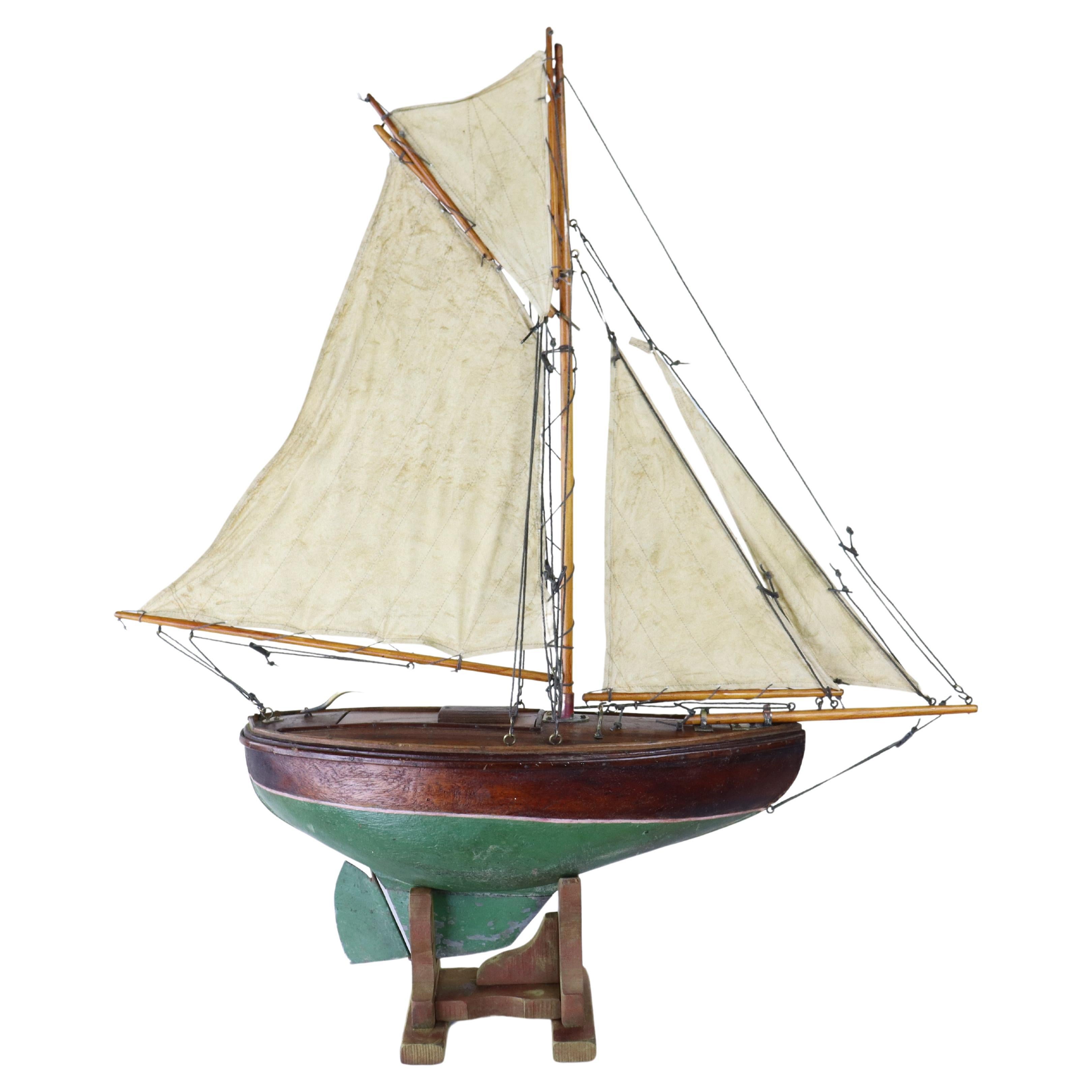 Vintage English Wide Hull Pond Yacht