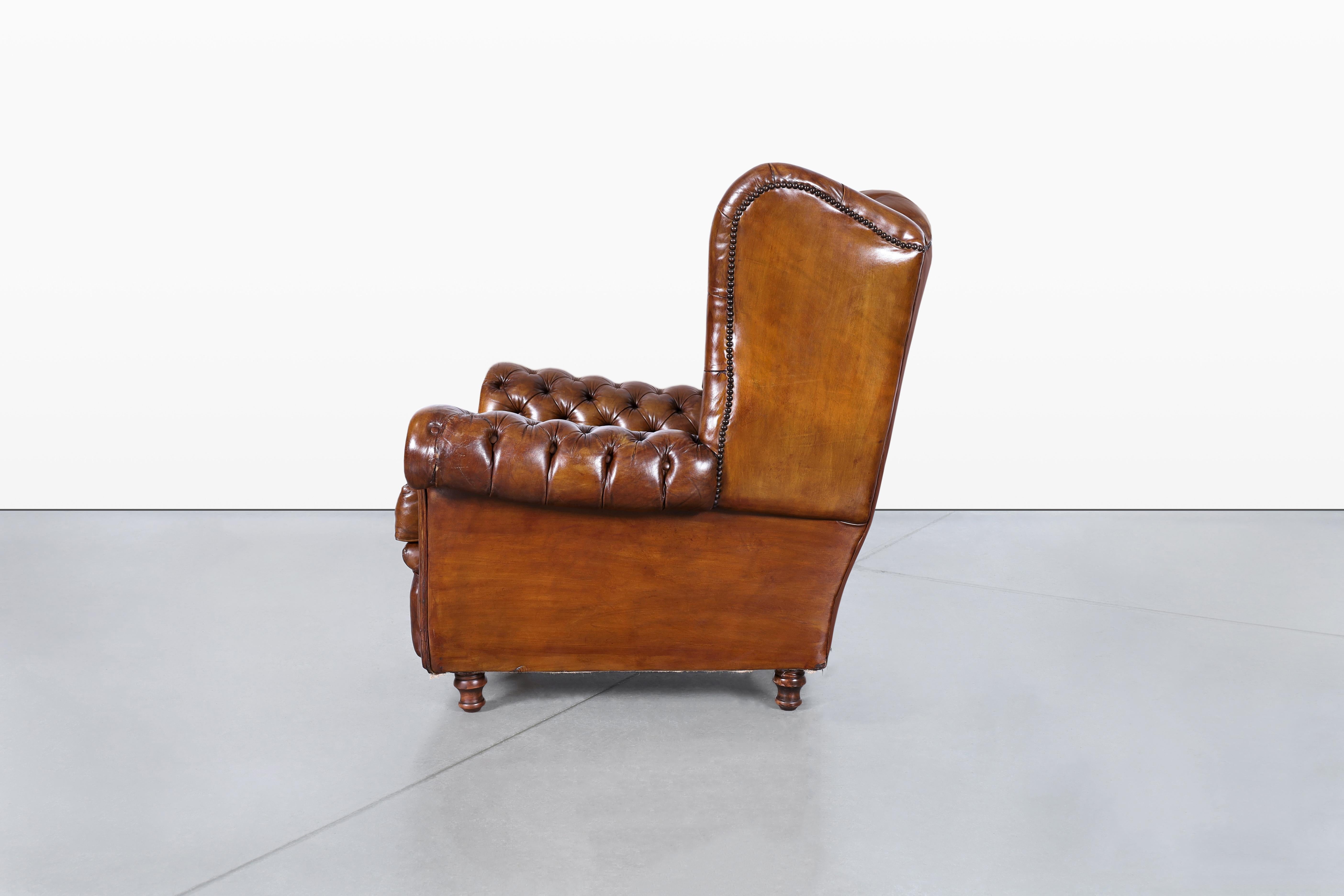 Vintage English Wingback Leder Chesterfield Lounge Stühle im Angebot 3