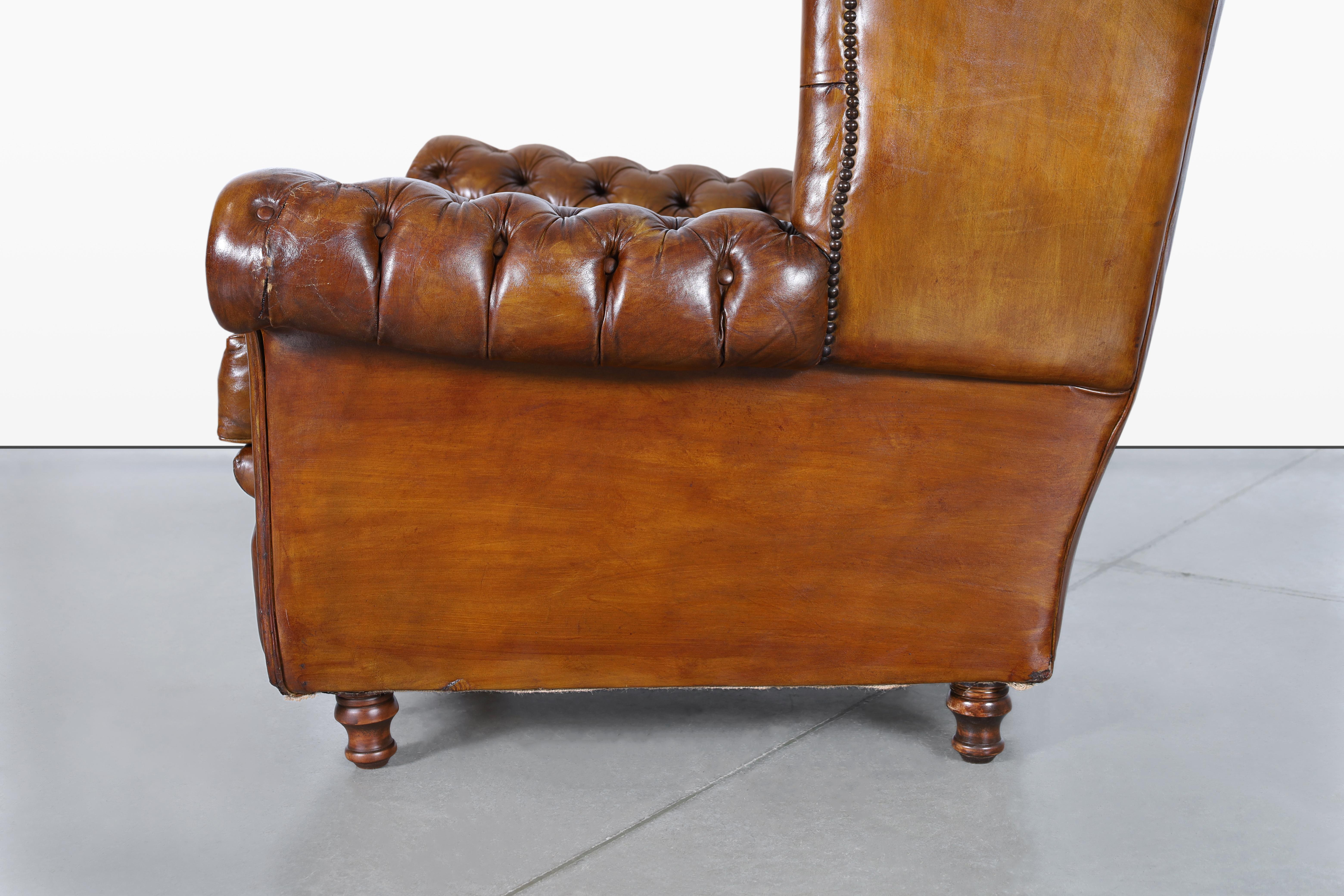 Vintage English Wingback Leder Chesterfield Lounge Stühle im Angebot 4