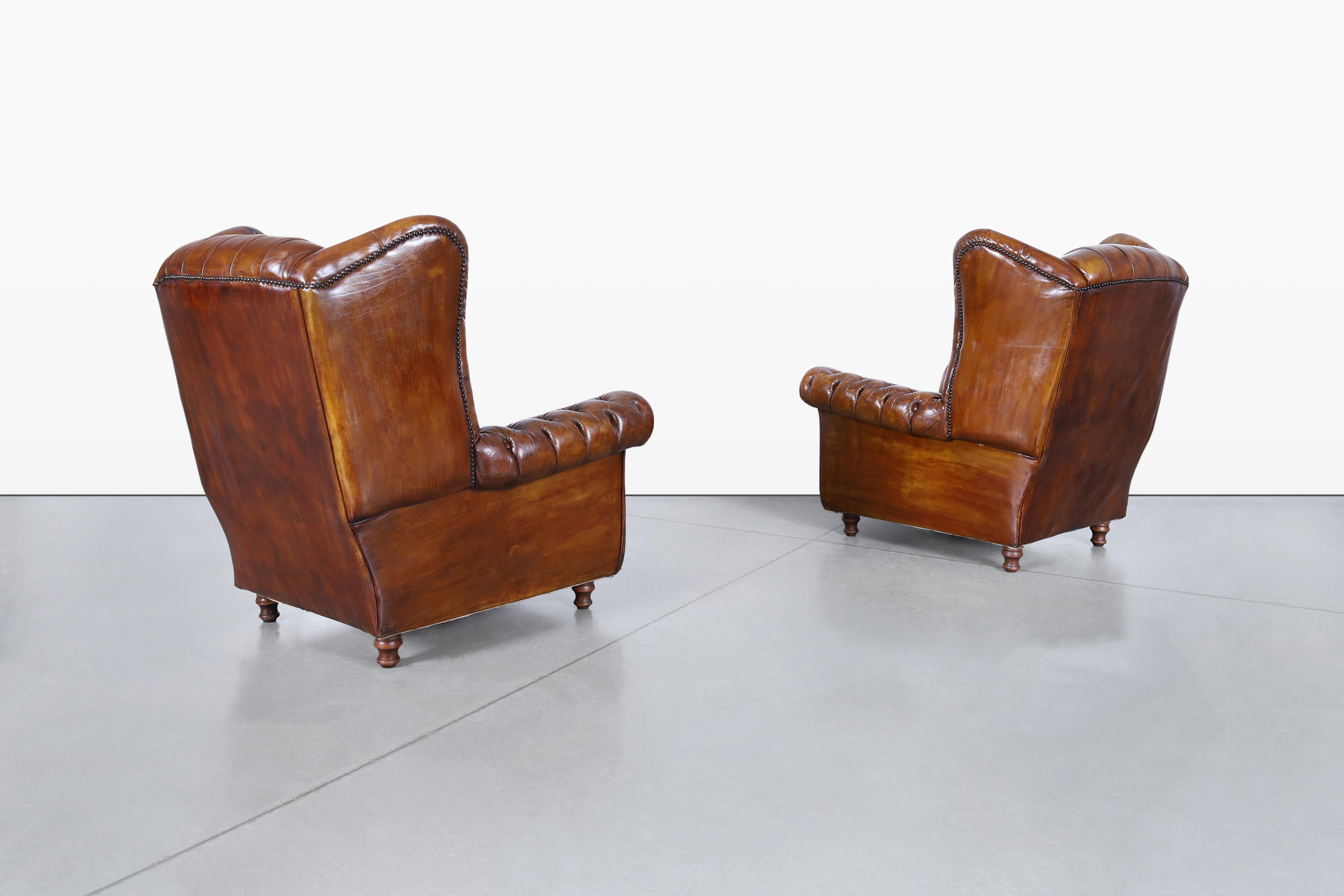 Vintage English Wingback Leder Chesterfield Lounge Stühle im Zustand „Gut“ im Angebot in North Hollywood, CA