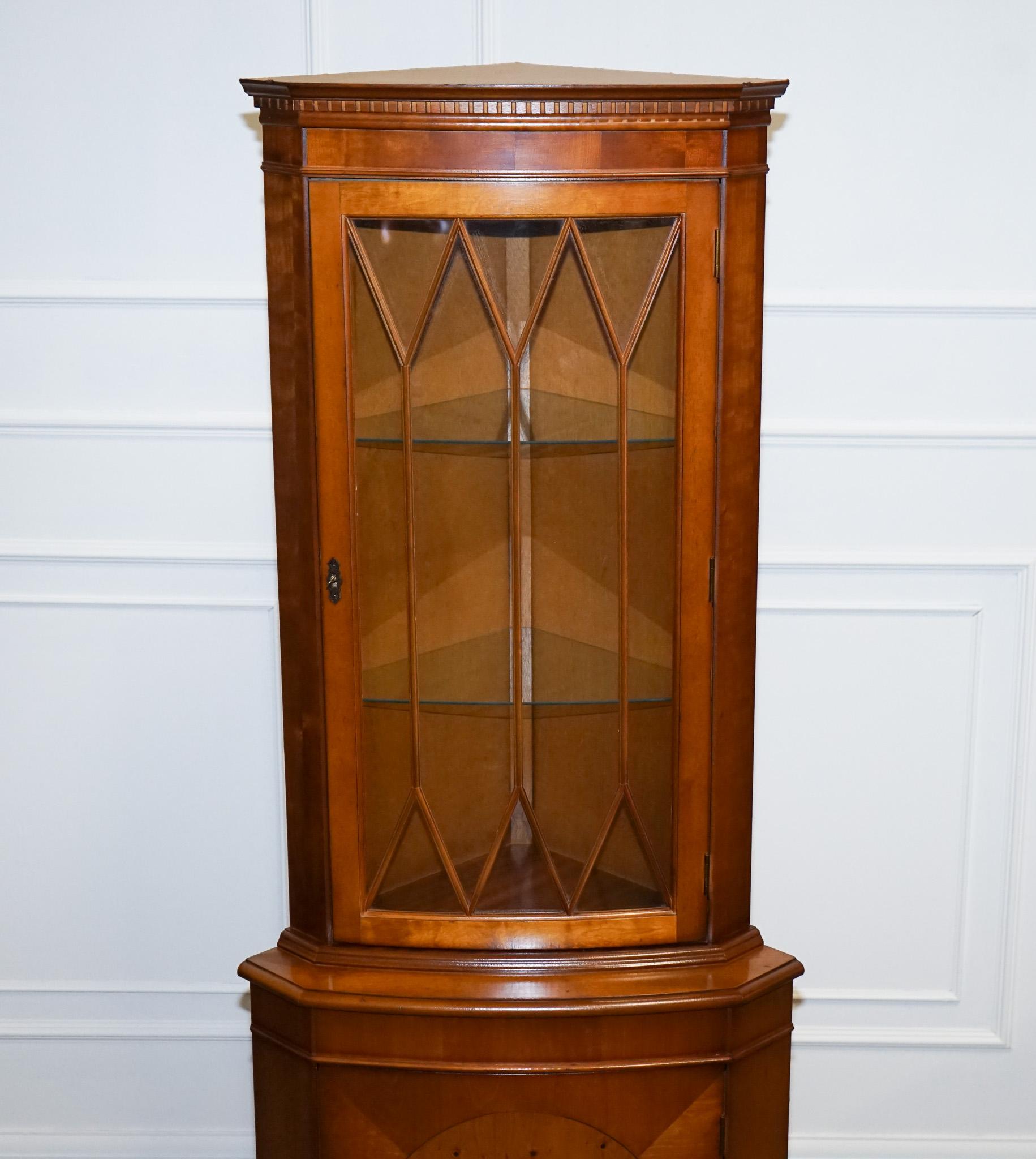 
We are delighted to offer for sale this Beautiful Burr Yew Wood Corner Cabinet.

This burr yew wood corner display cabinet is a stunning and elegant piece of furniture that boasts both functionality and style. With its unique shape, it perfectly